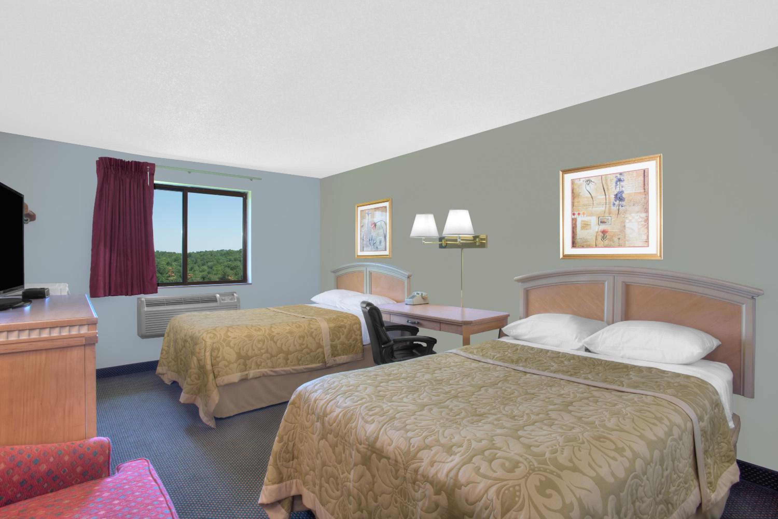 Deluxe Double Room with Two Double Beds - Non-Smoking - Photo 3