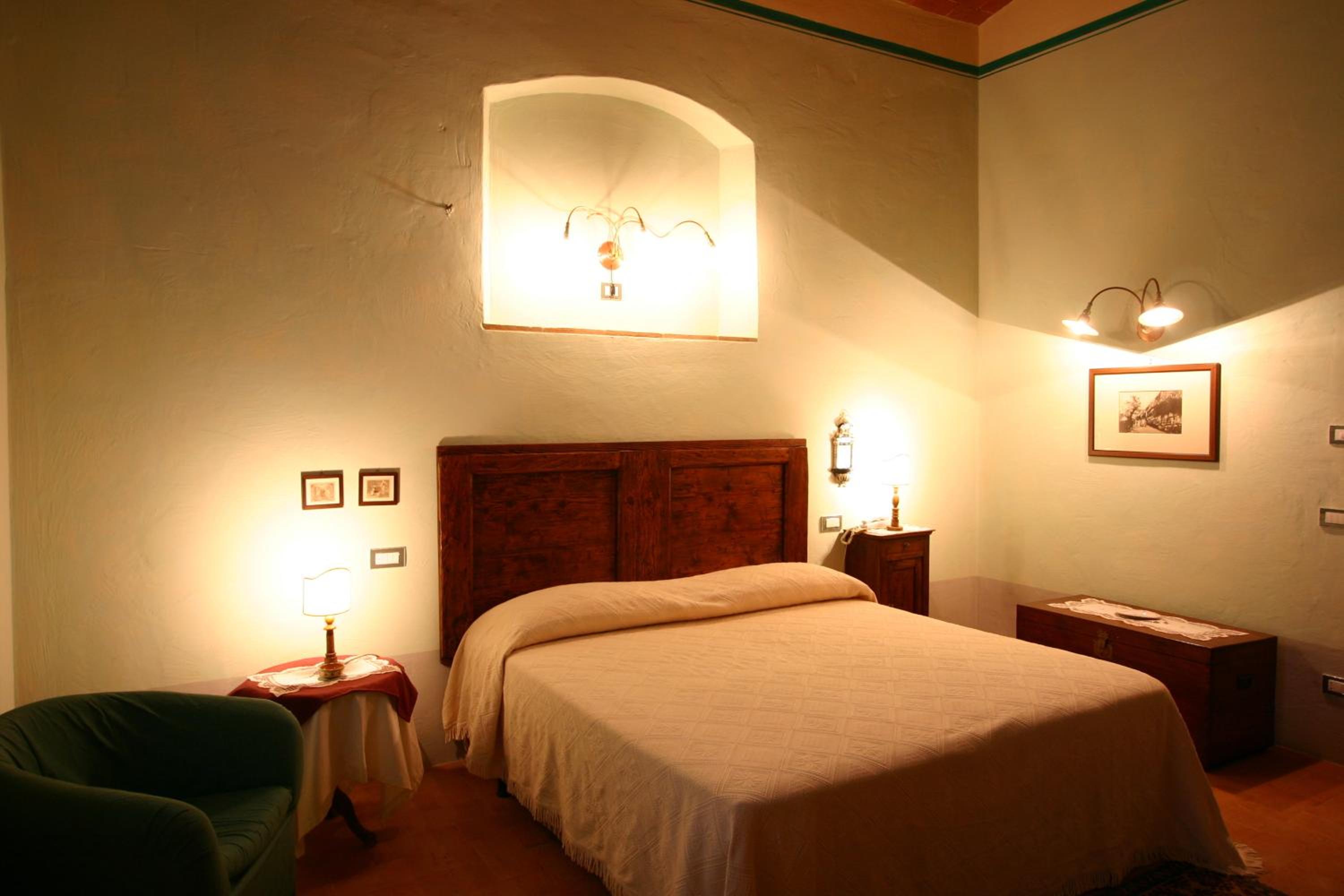 Standard Triple Room - Photo 9