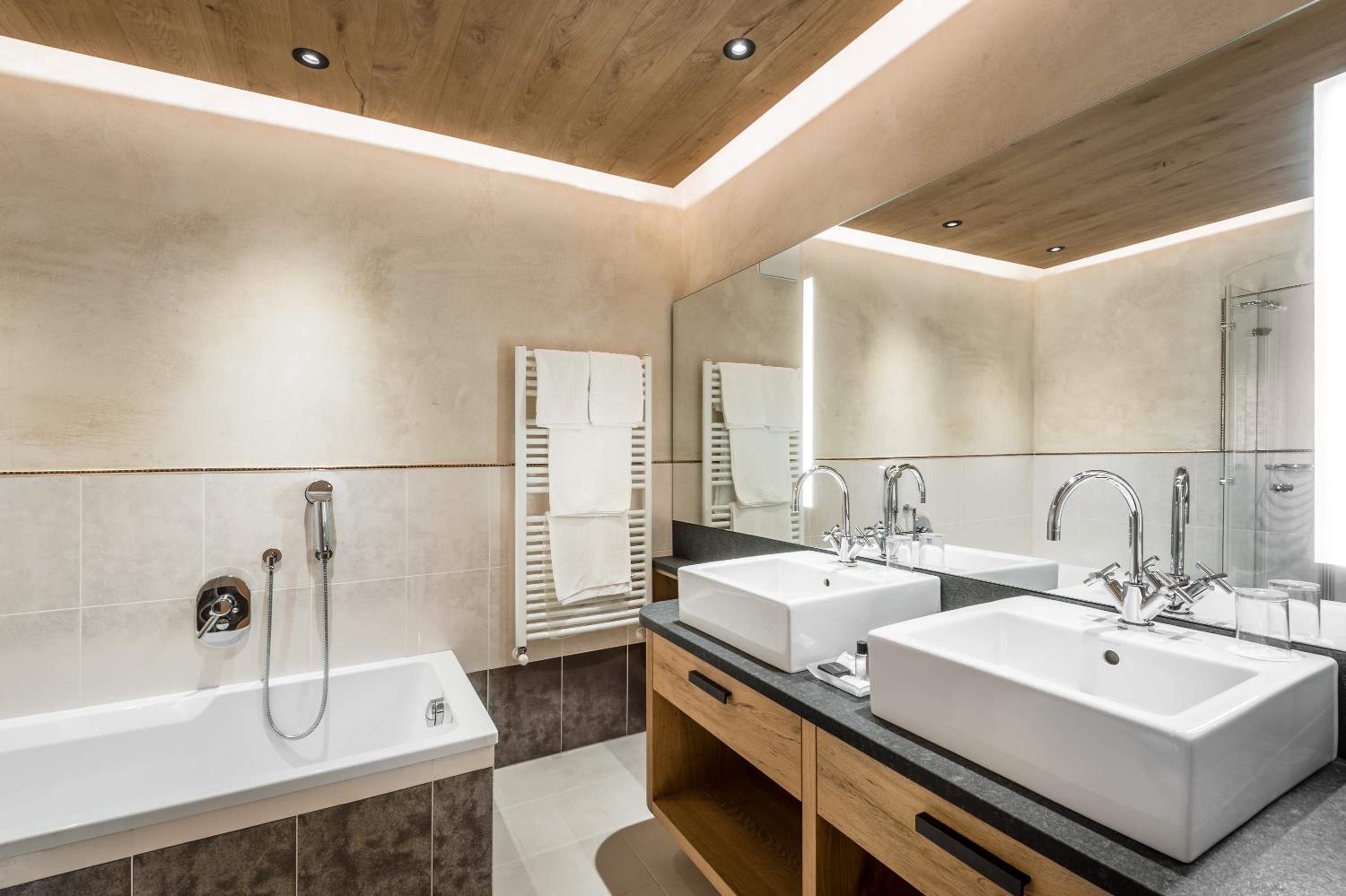 Deluxe Suite - Photo 3
