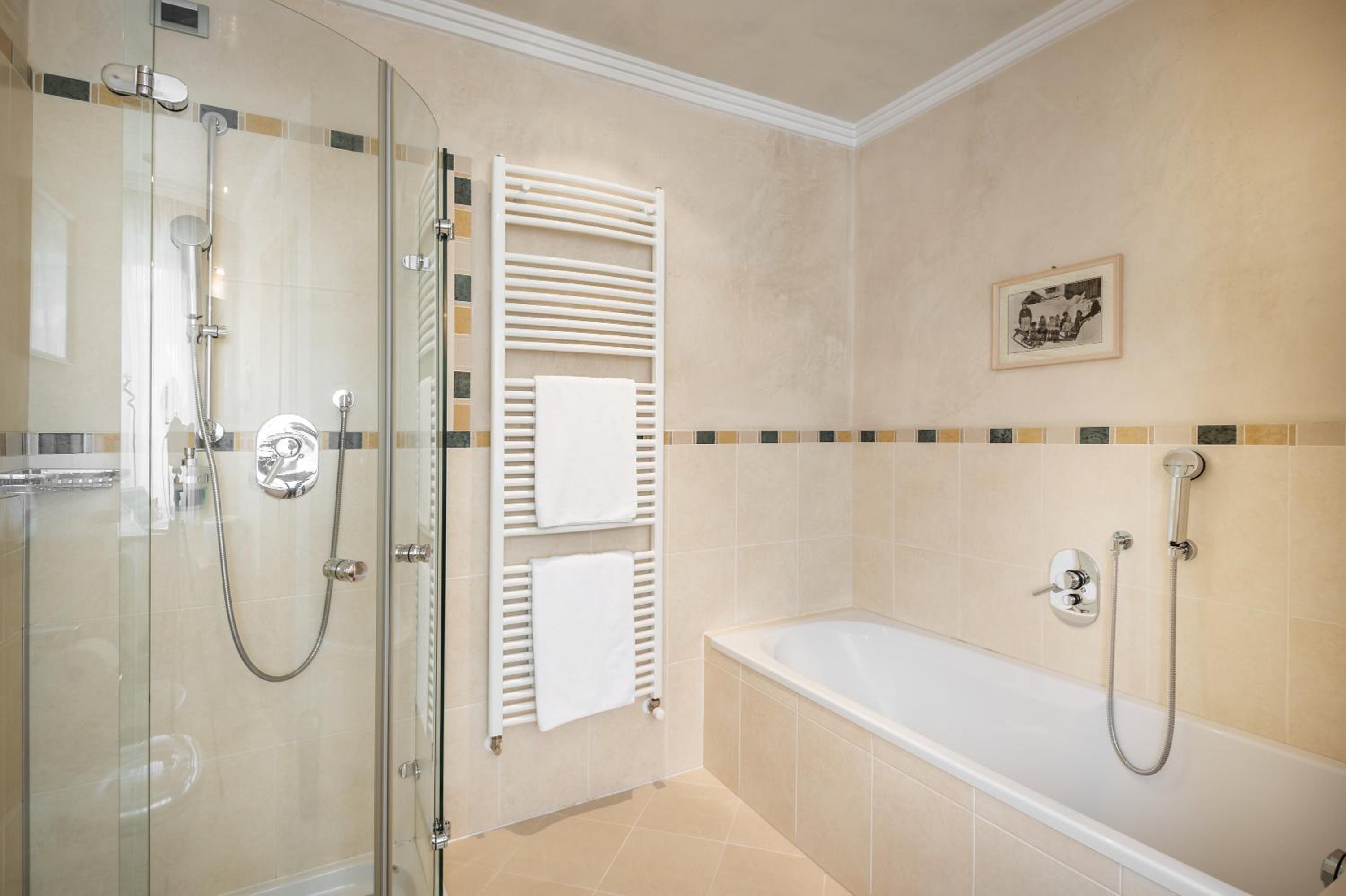 Junior Suite - No Pets Allowed - Photo 6
