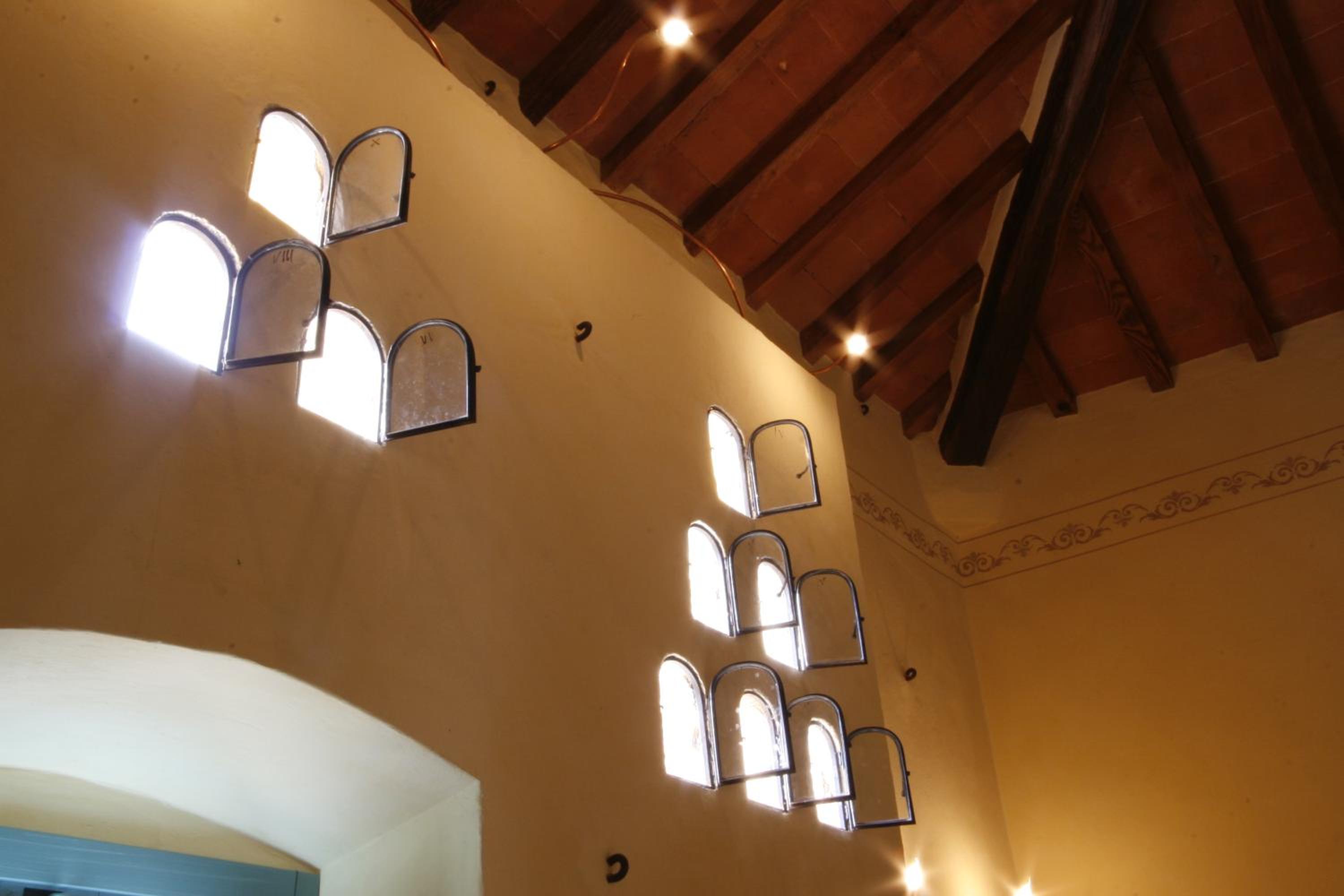Suite - Photo 1