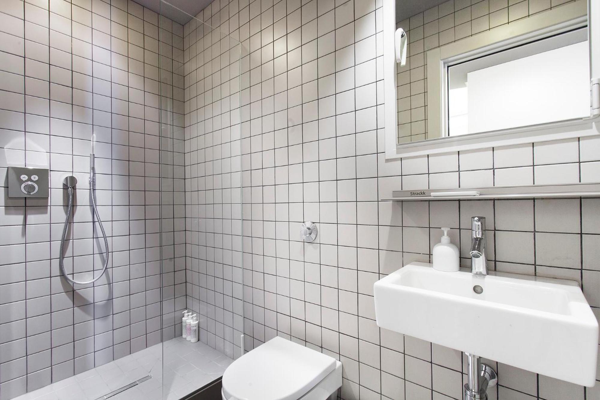 Interior Single room with Shared Bathroom (II) photo 3