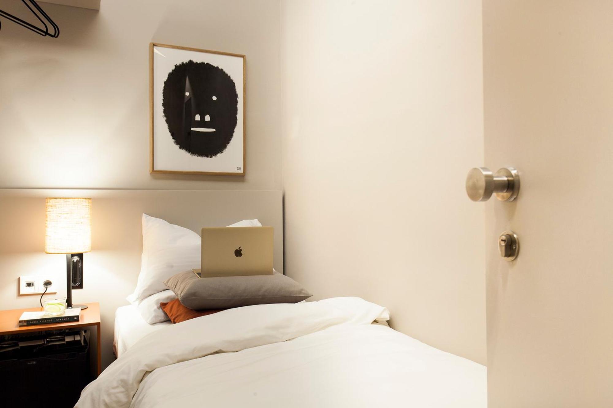Interior Single room with Shared Bathroom (I) photo 3