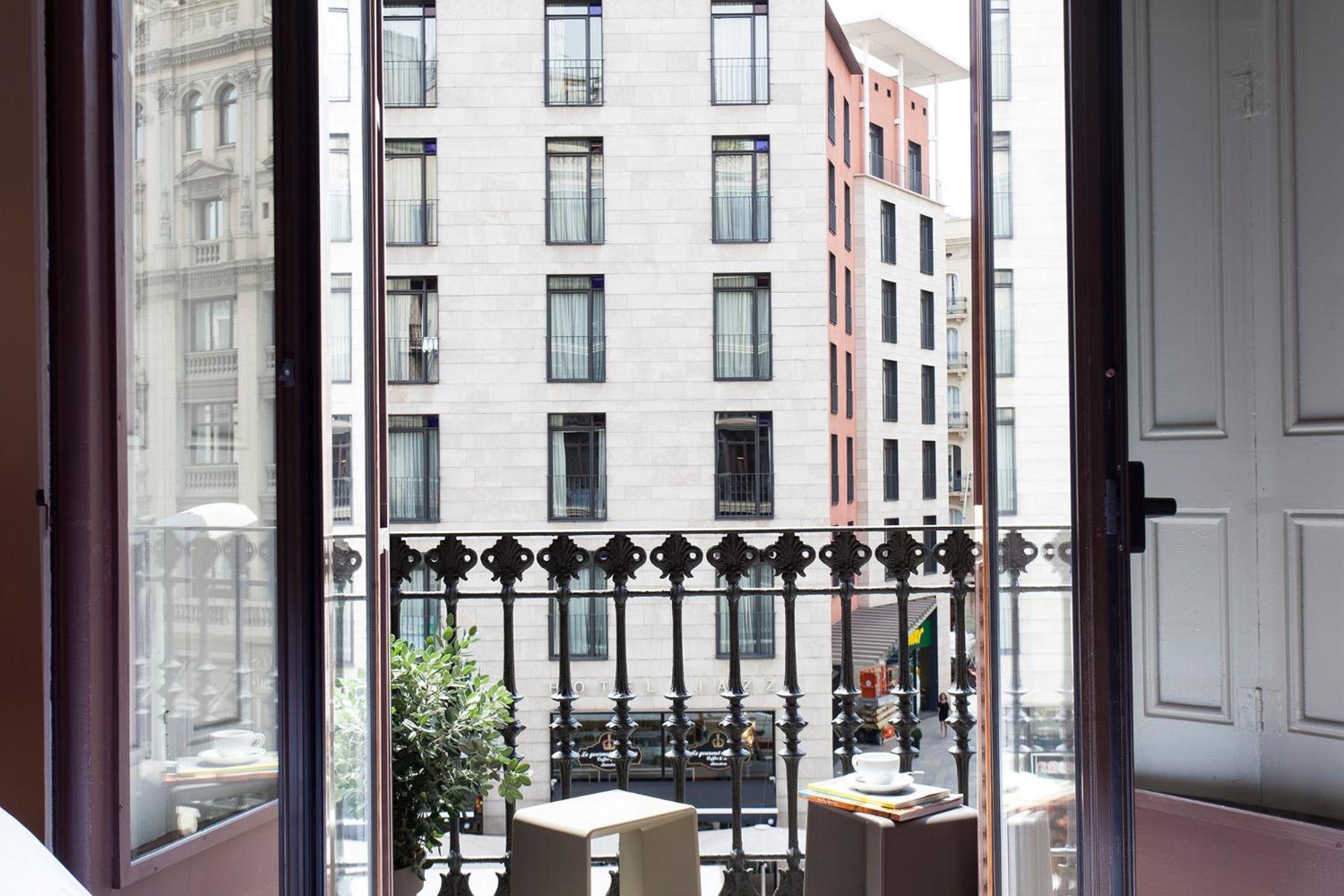 Single Room with Balcony, Street view photo 2