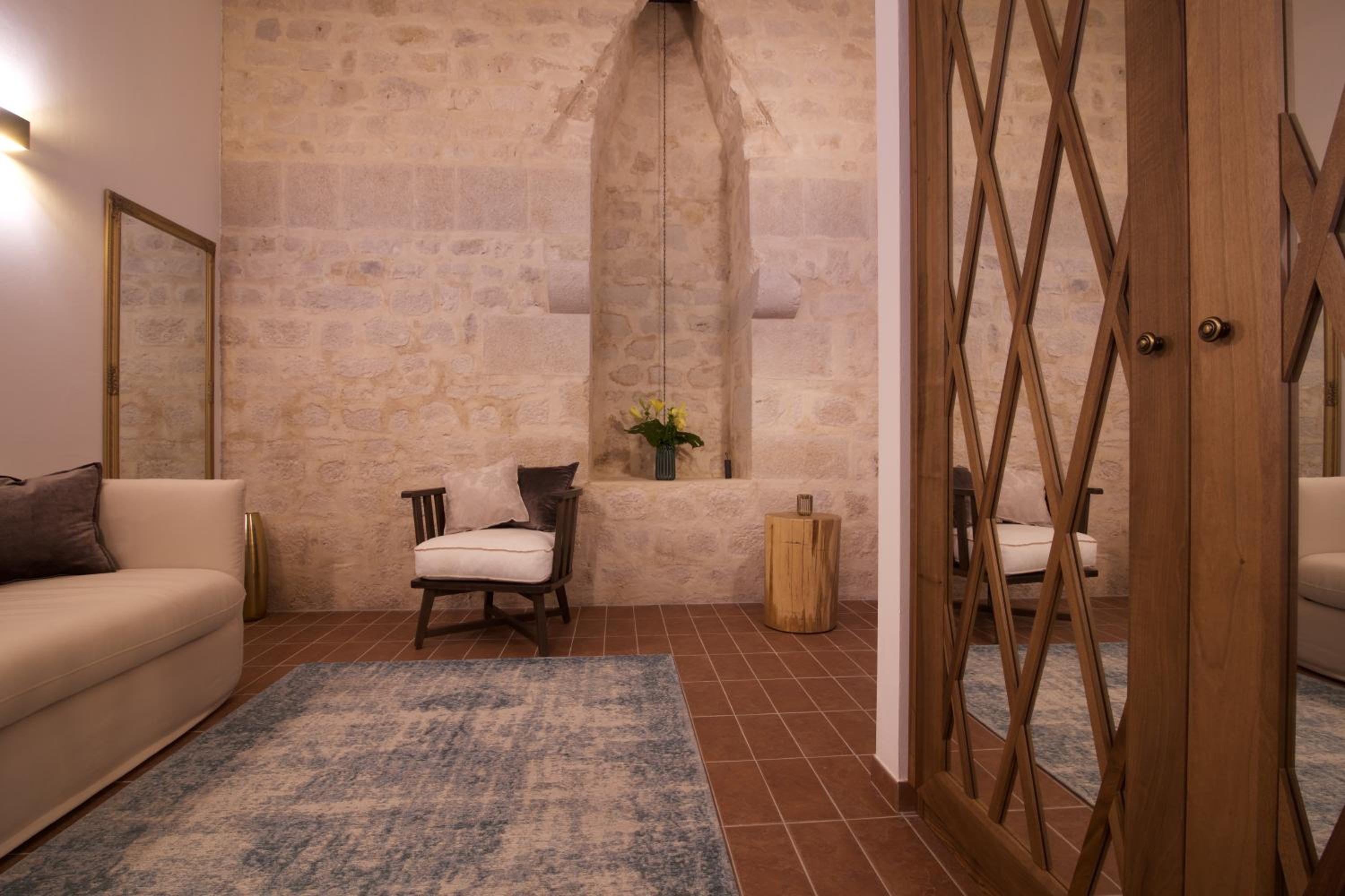 Deluxe King Suite - Photo 3