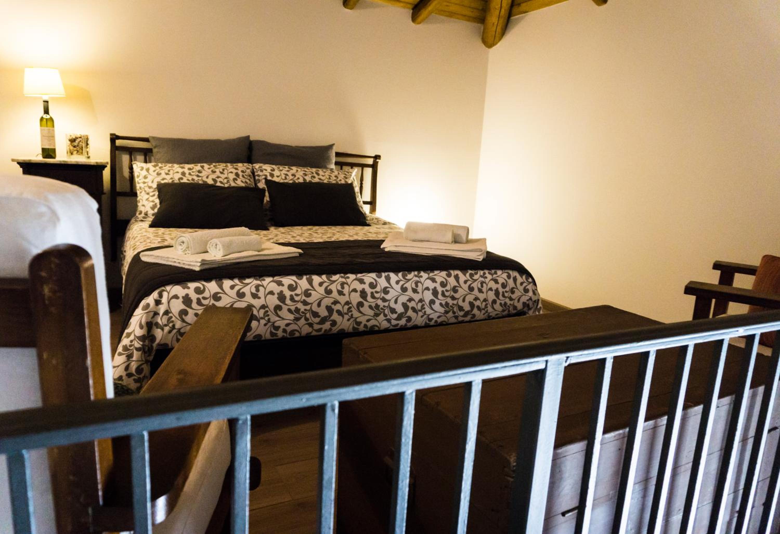 Suite - Photo 13