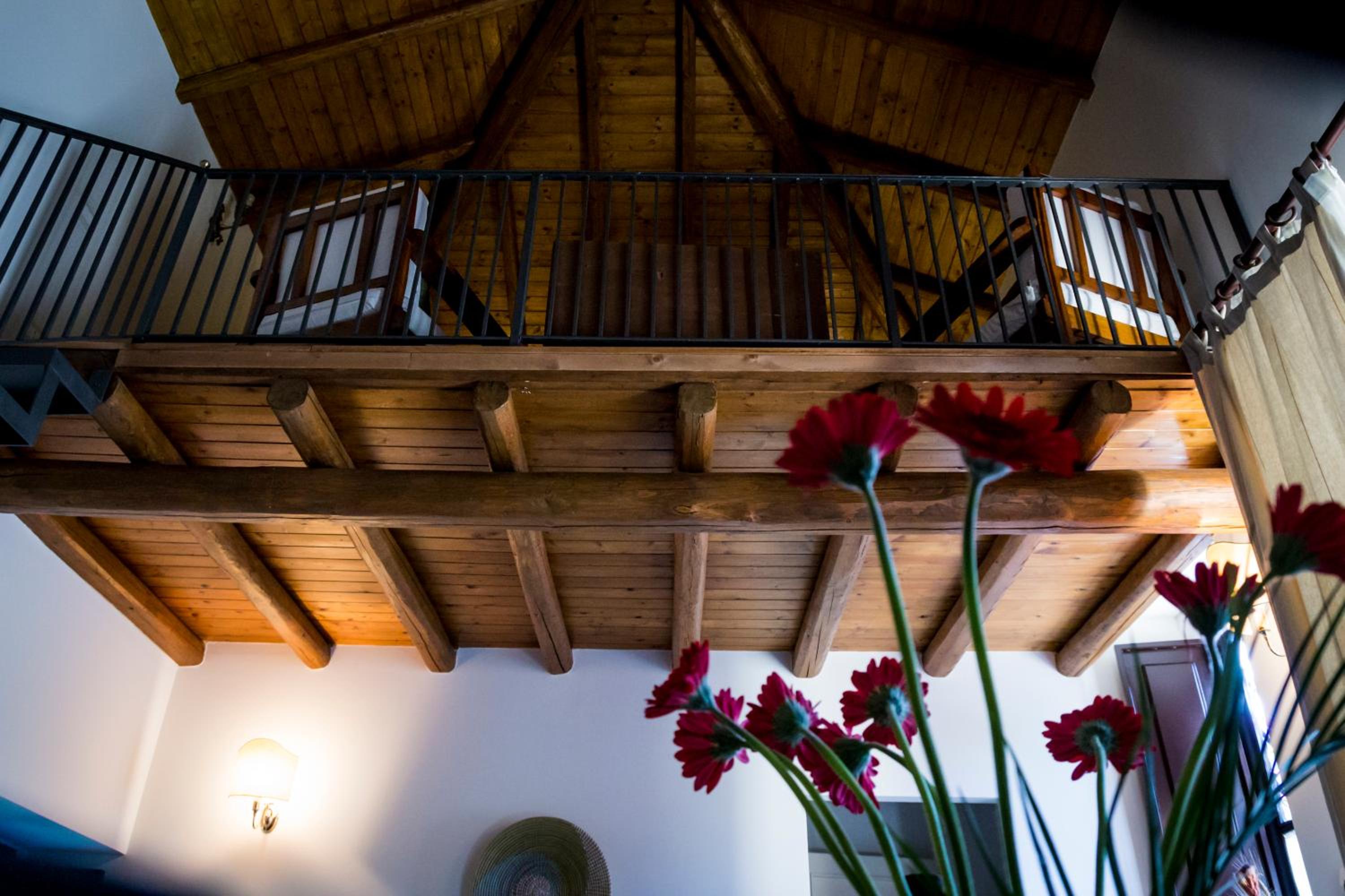 Suite - Photo 16