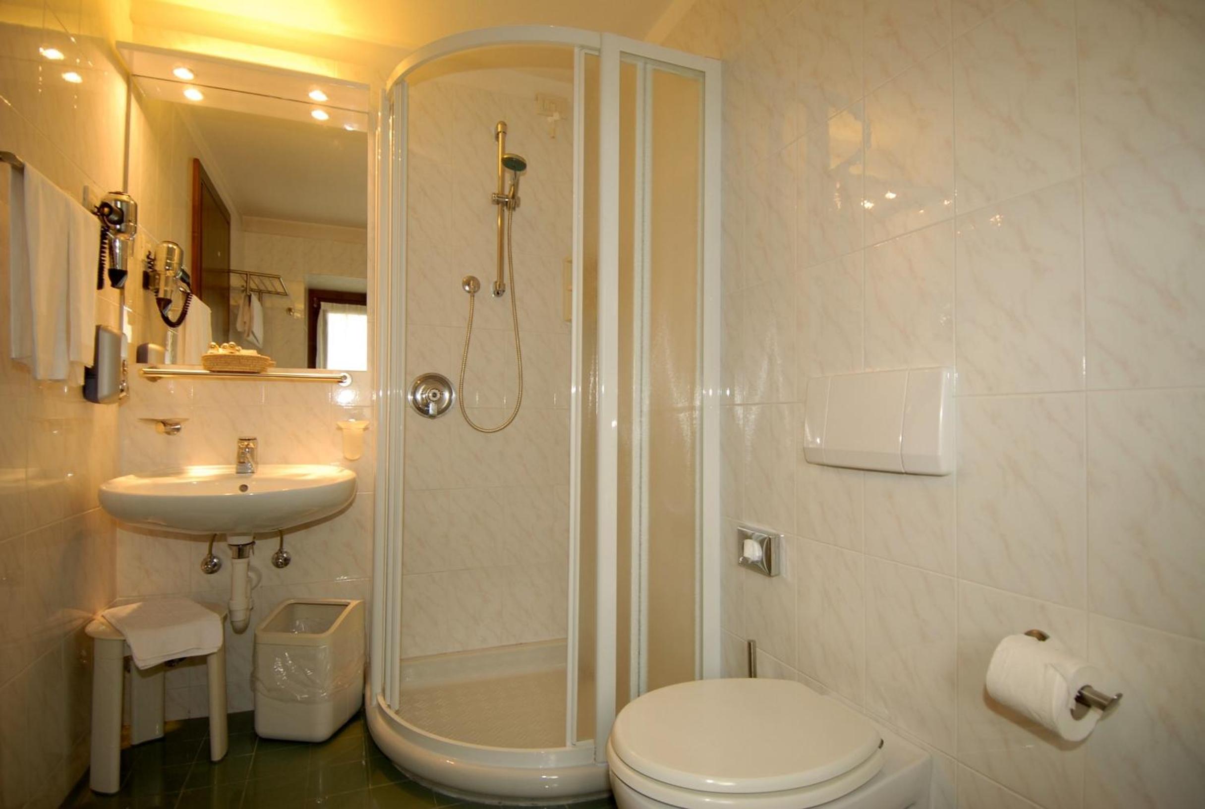 Classic Double or Twin Room - Photo 2