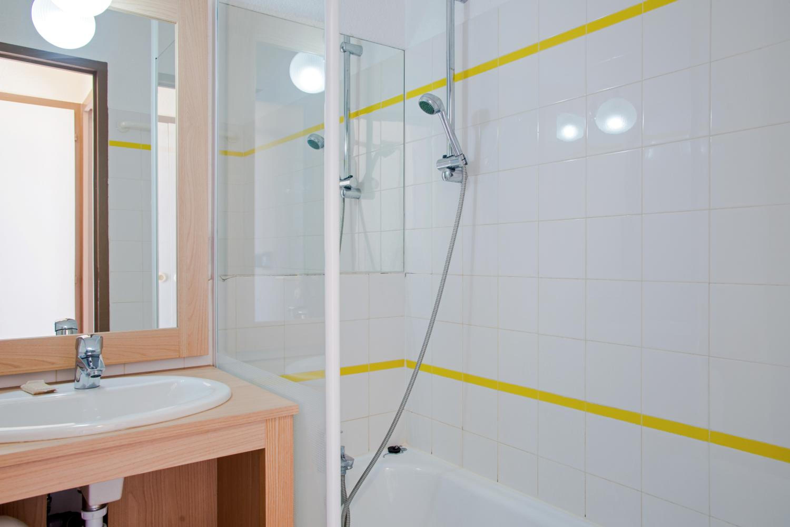 Select One-Bedroom Apartment (7 People)