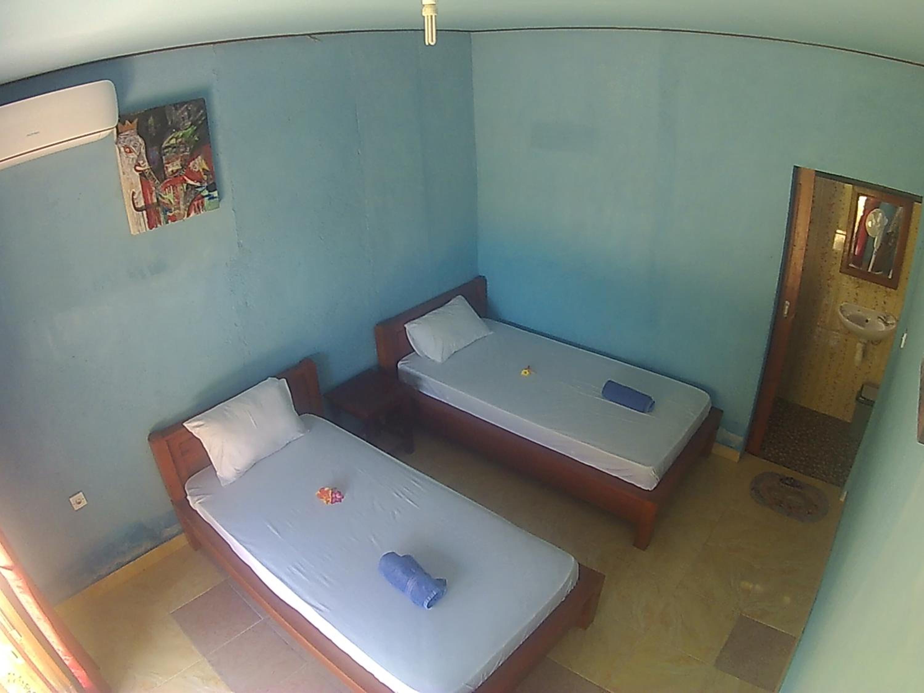 Economy Twin Room photo 1