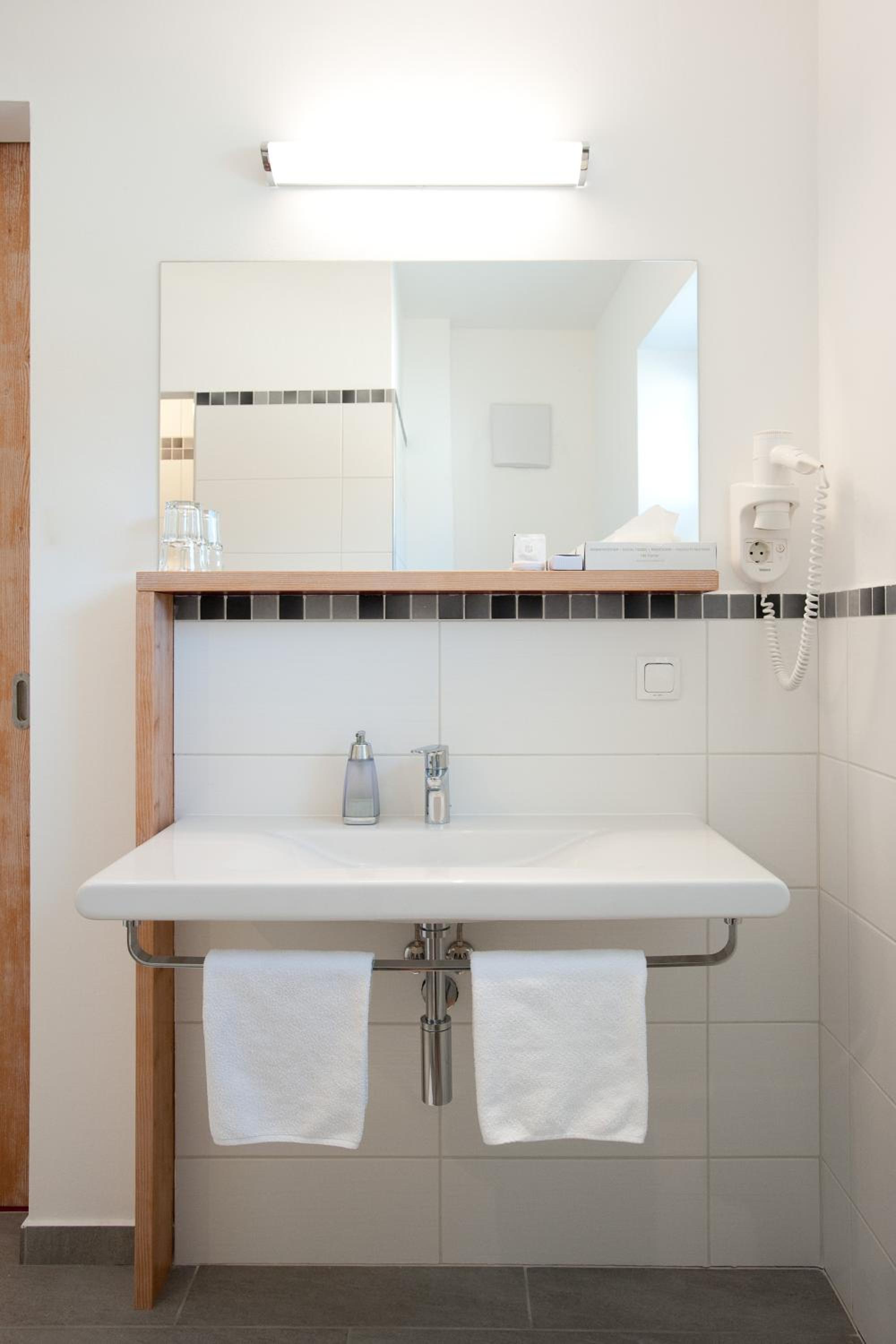 Business Double Room - Photo 6