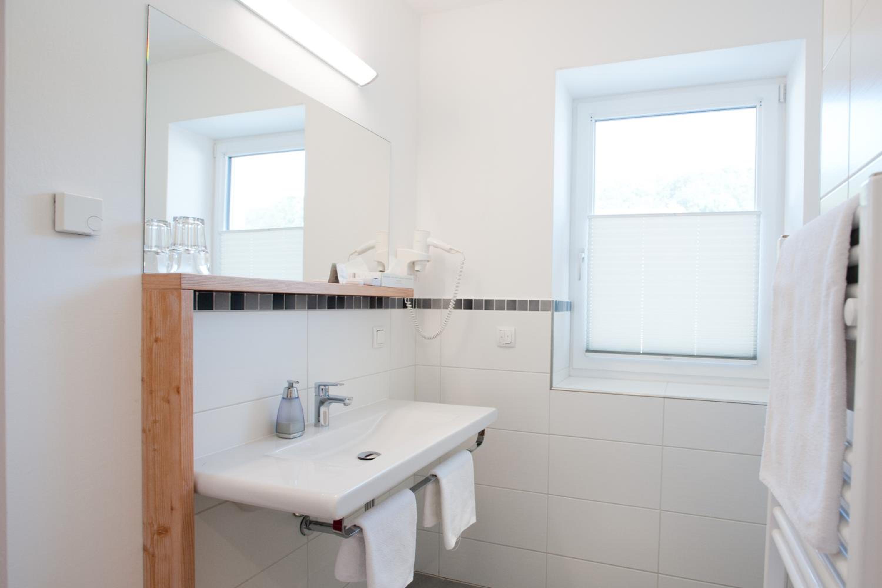 Business Double Room - Photo 13