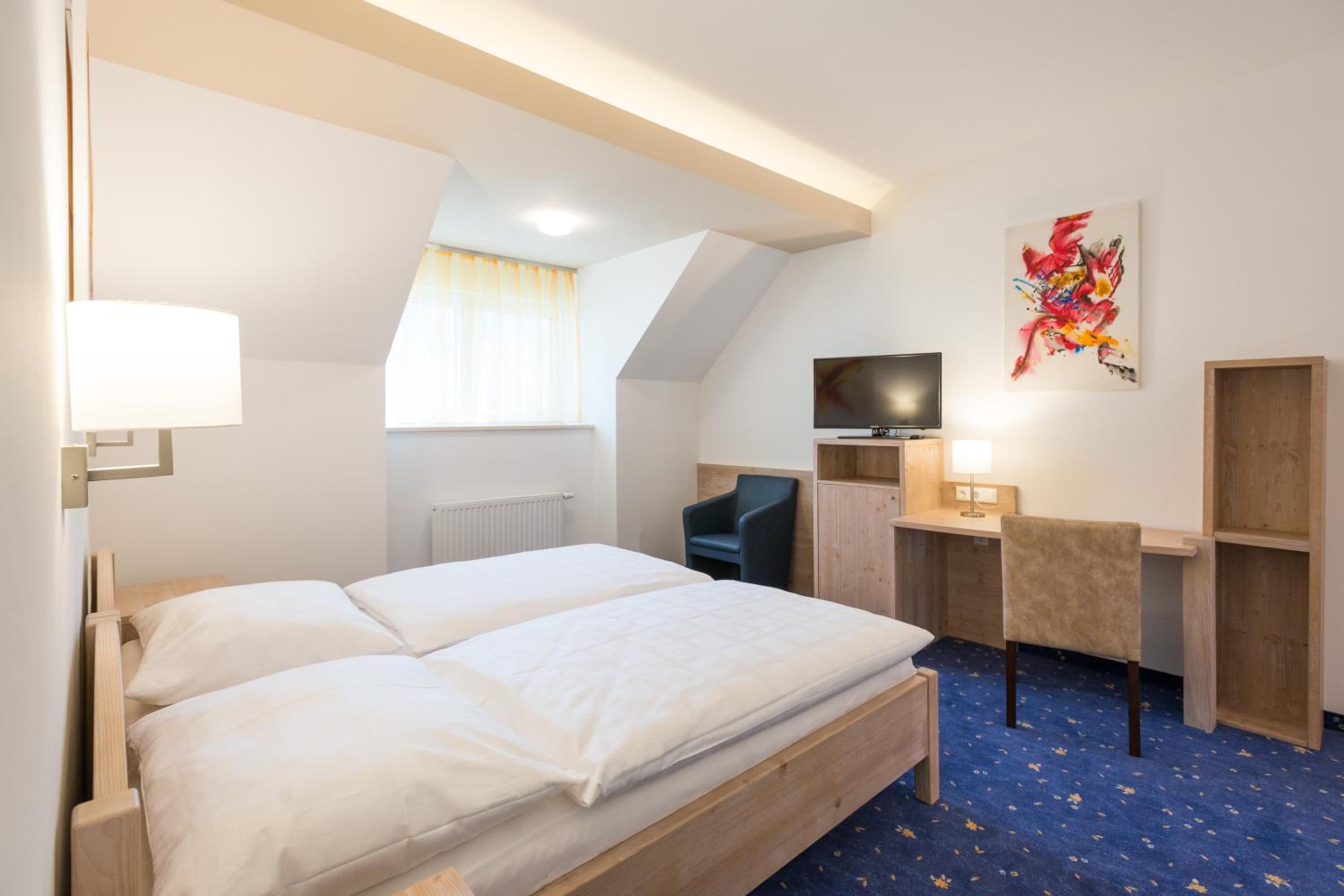 Business Double Room - Photo 8