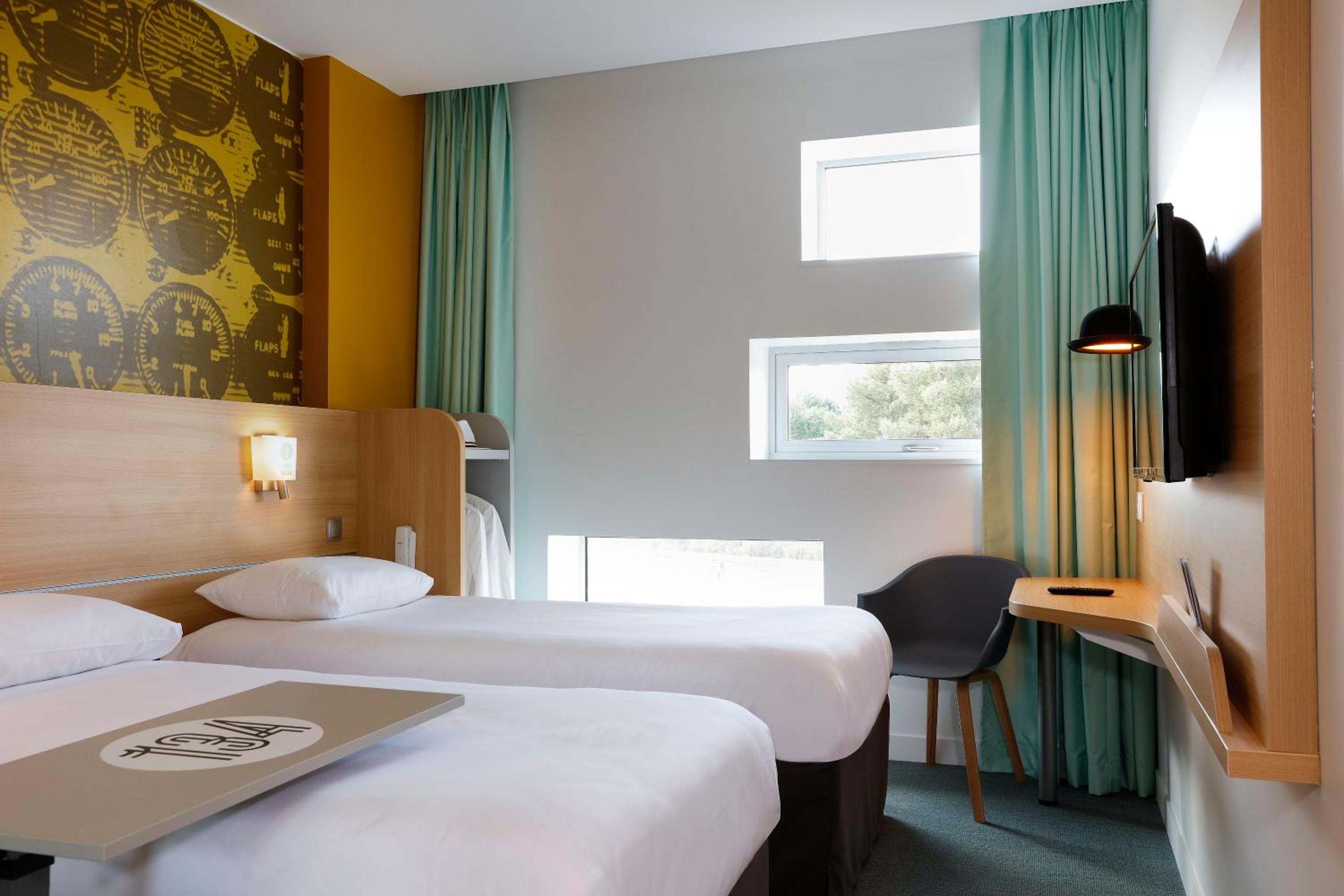 Standard Twin Room - Photo 4