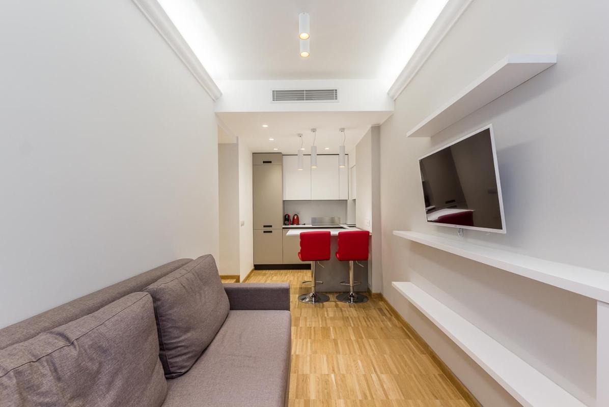 One-Bedroom Apartment - Via Borgospesso 12