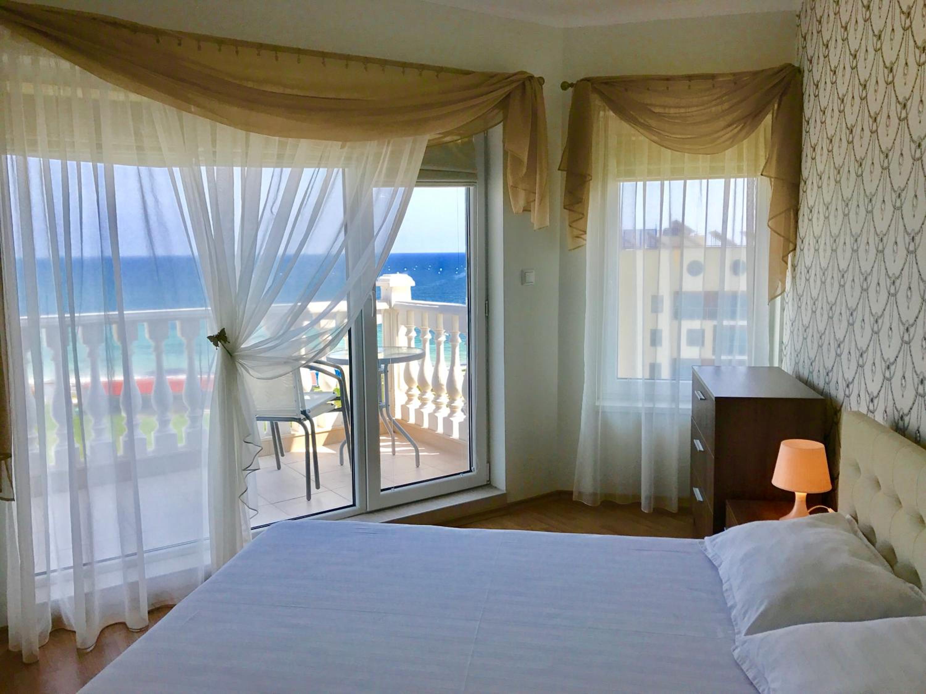 One-Bedroom Apartment with Balcony and Partial Sea View photo 2
