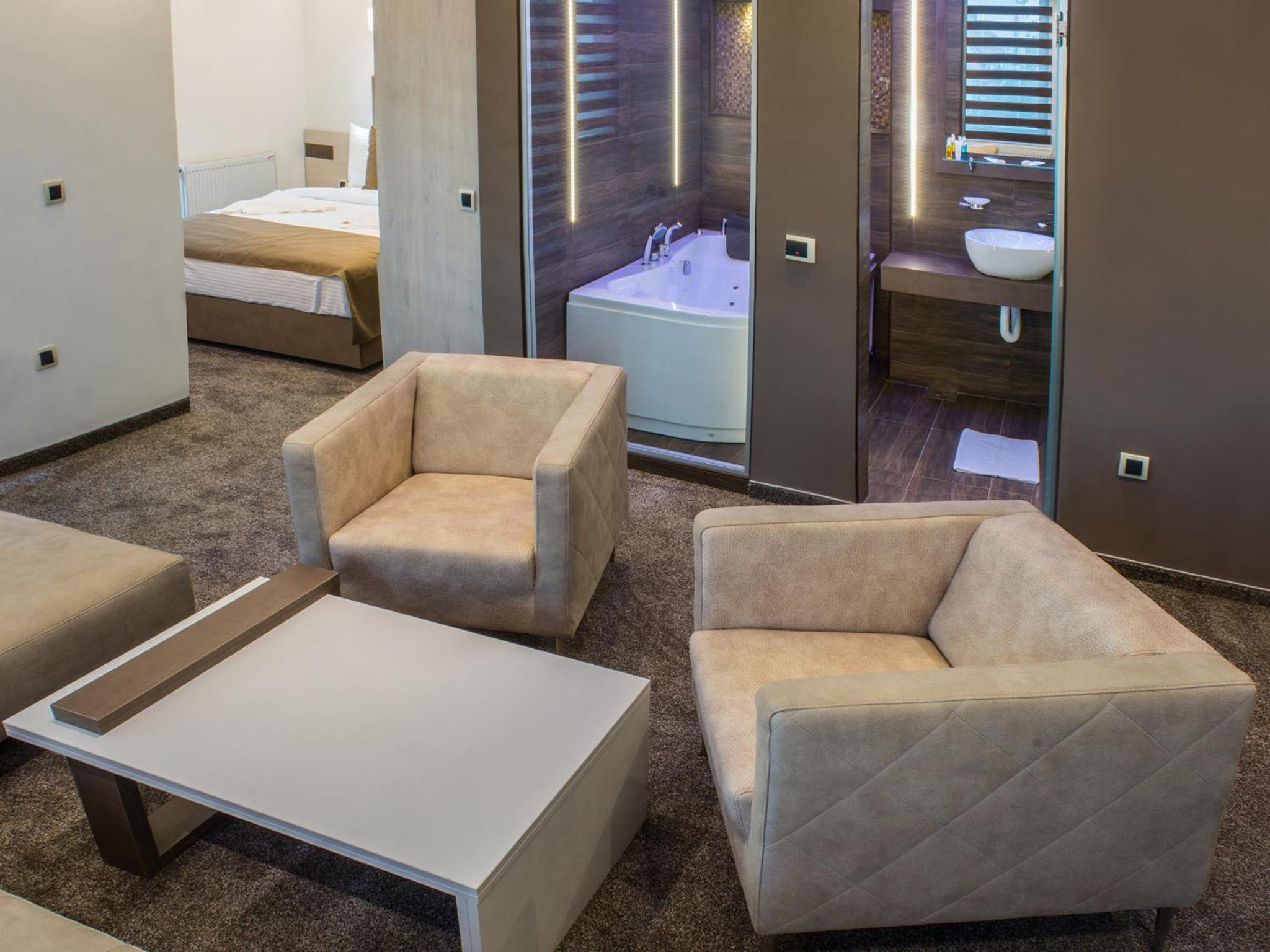 Deluxe Double Room with Balcony - Photo 2