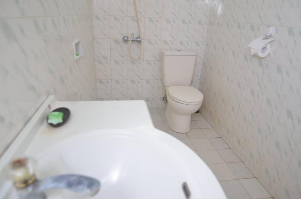 Standard Twin Room - Photo 11