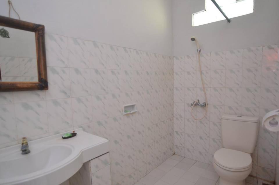 Standard Twin Room - Photo 9