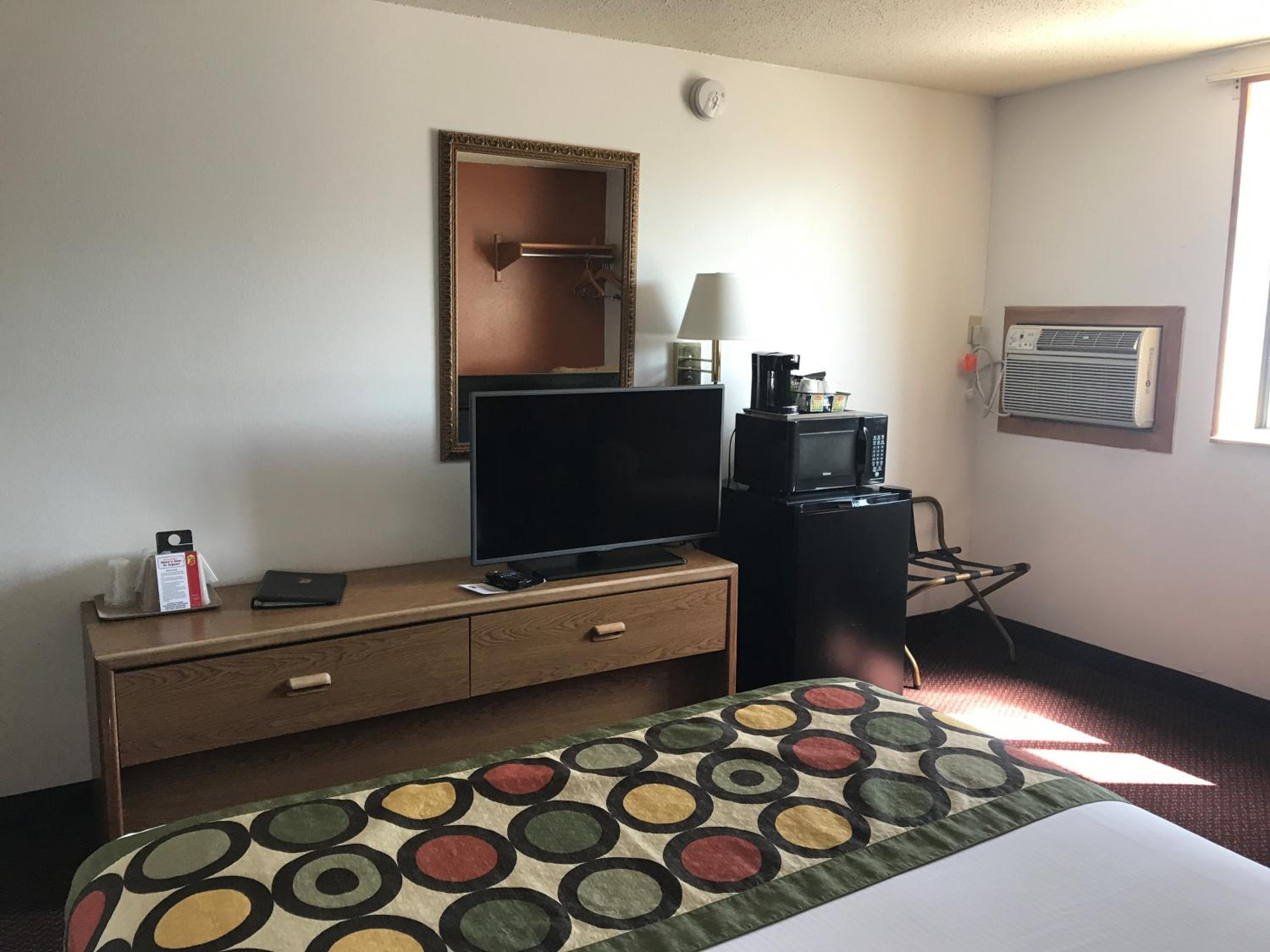 Queen Room - Non-Smoking - Photo 2
