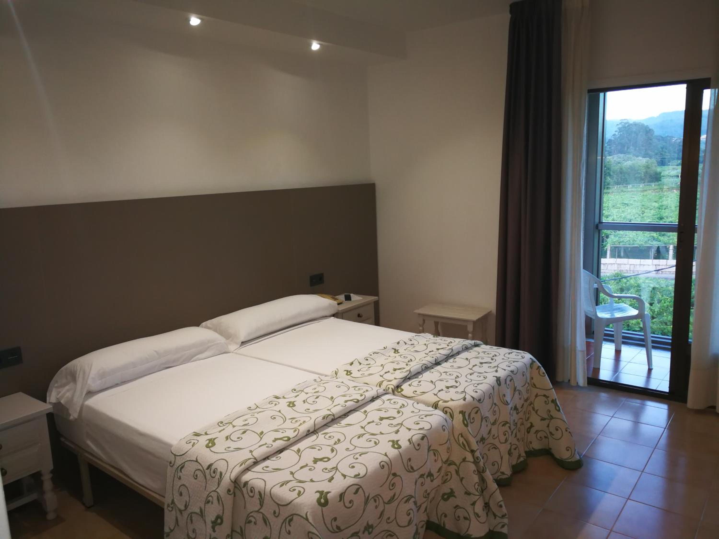 Deluxe Double Room with Balcony photo 3