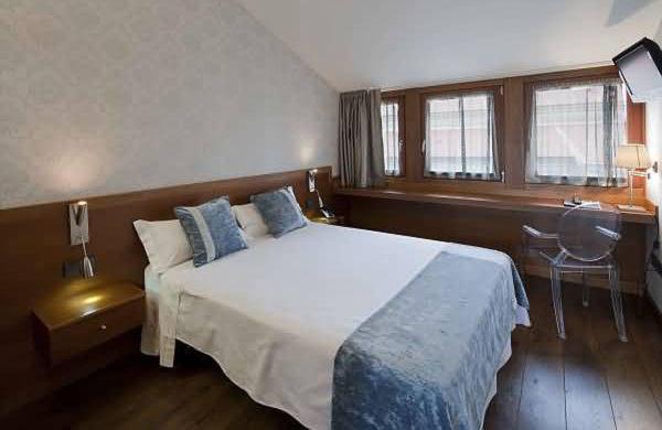 Budget Double Room photo 2