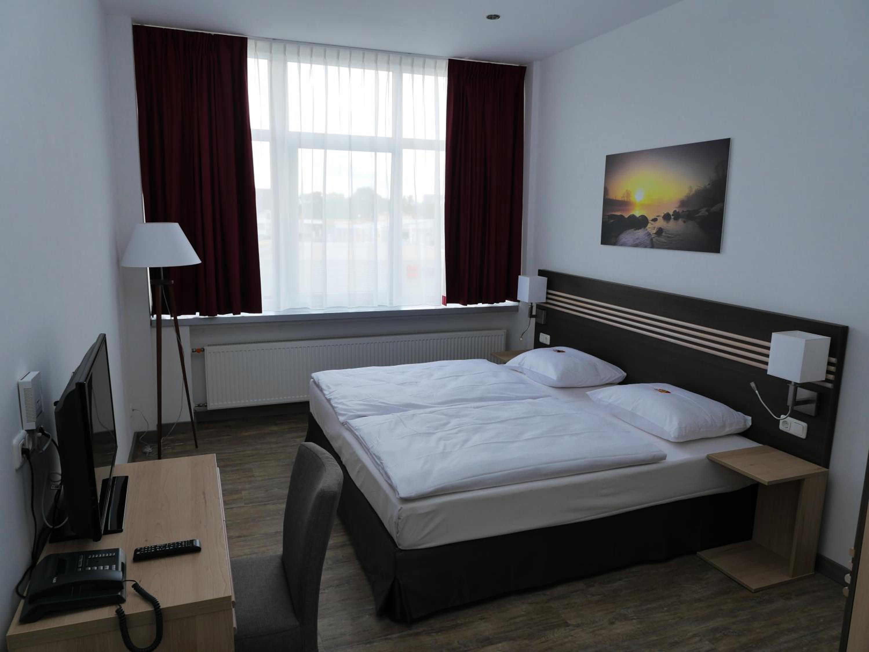 Standard Double Room - Photo 7