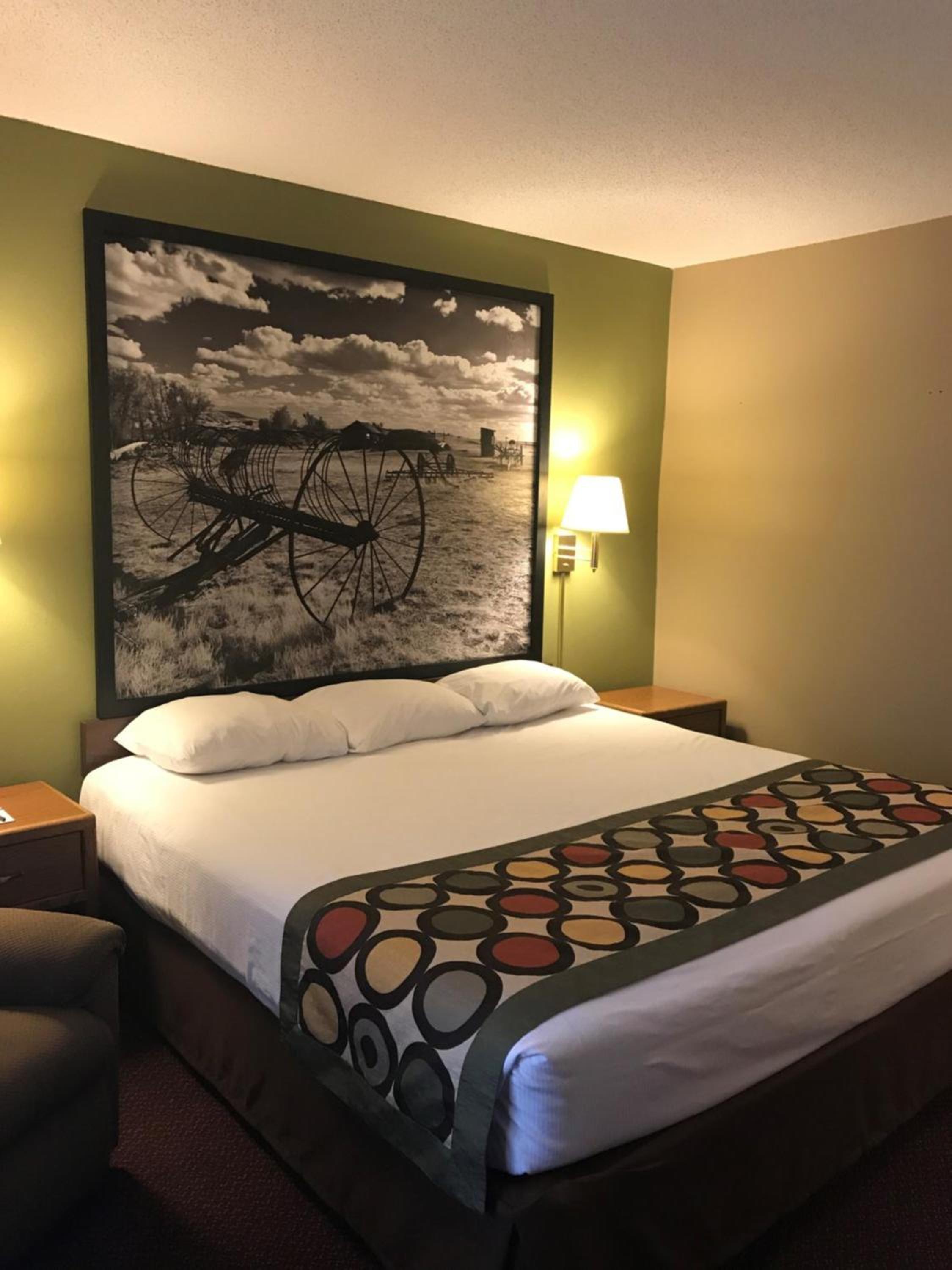 King Room - Non-Smoking photo 1