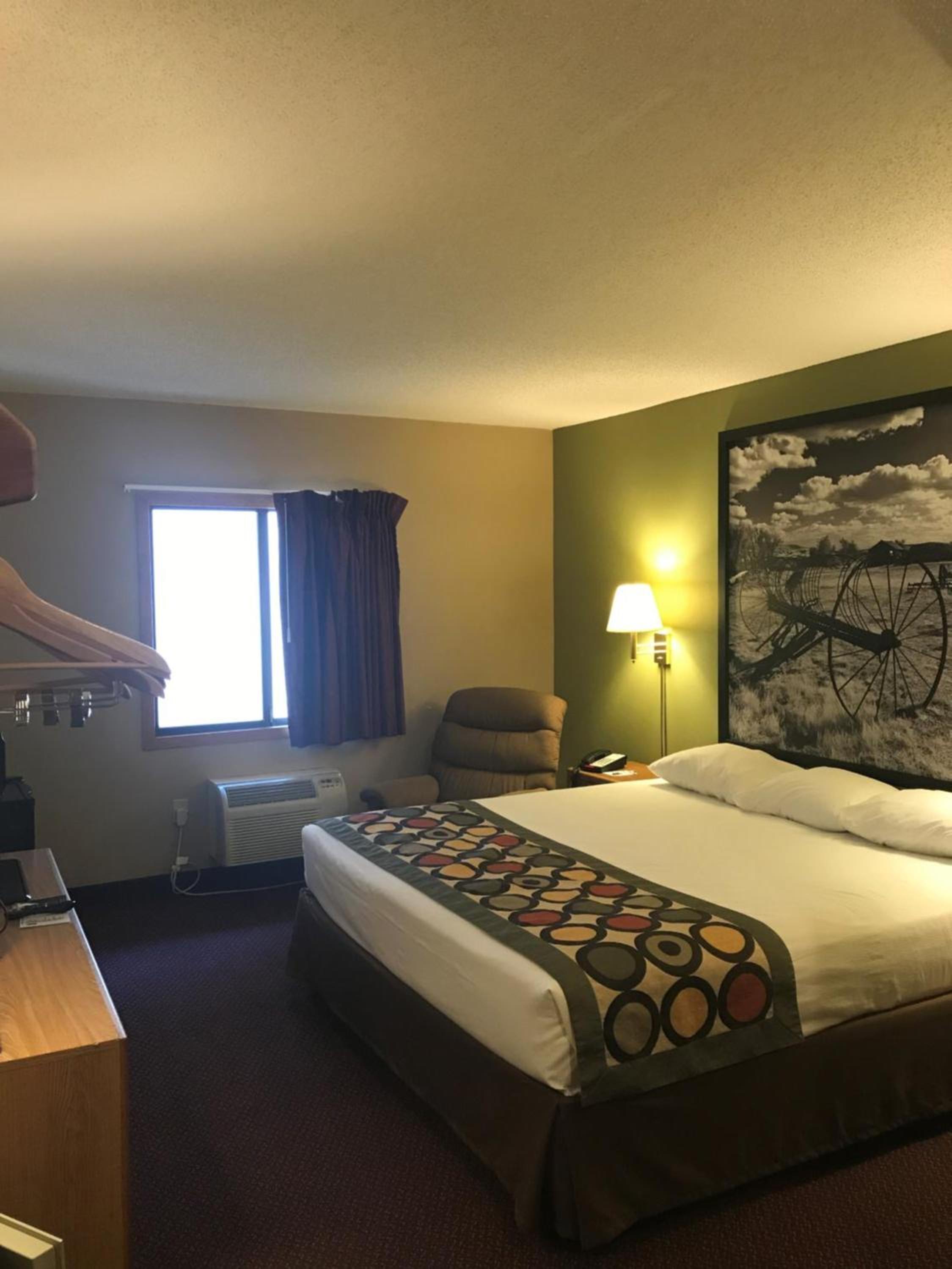 King Room - Non-Smoking photo 3