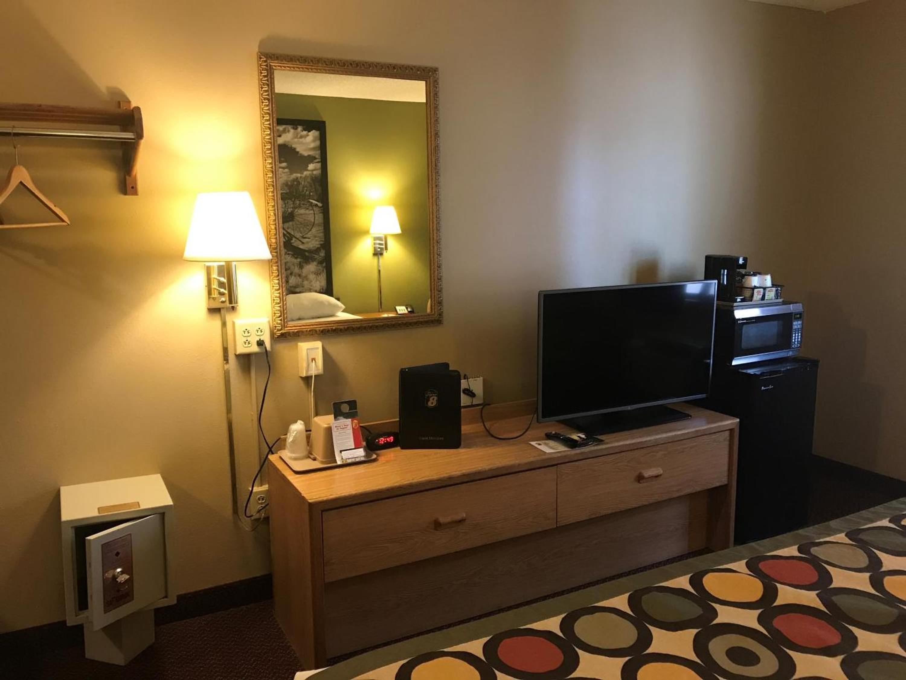 King Room - Non-Smoking photo 2
