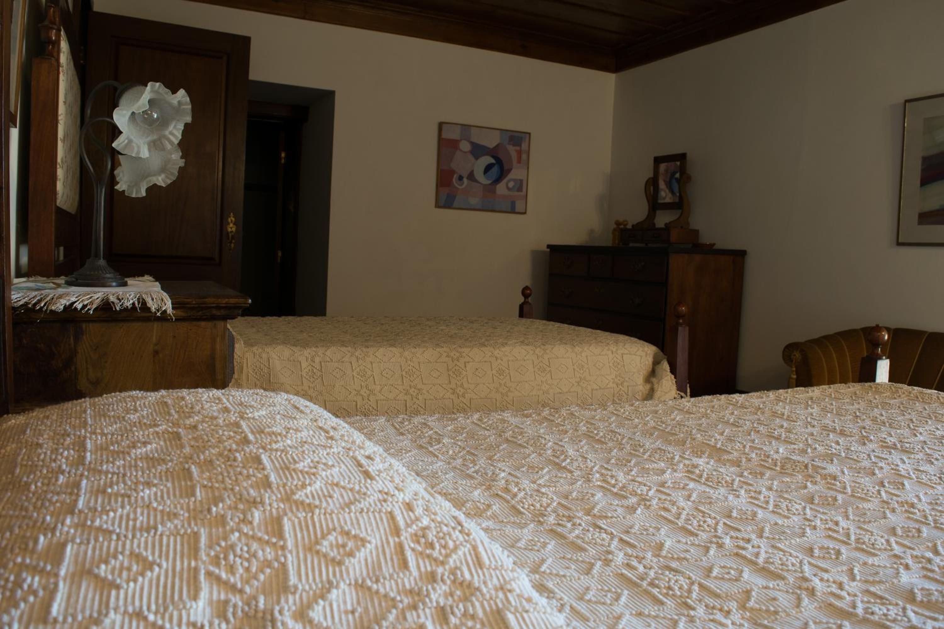 Twin Room with Private Bathroom - Photo 3
