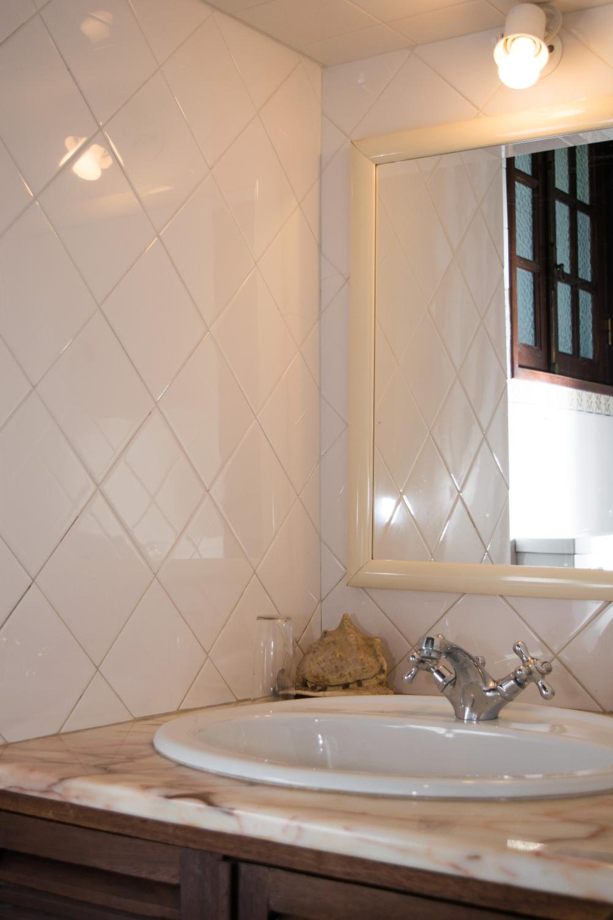Double Room with Private Bathroom - Photo 5