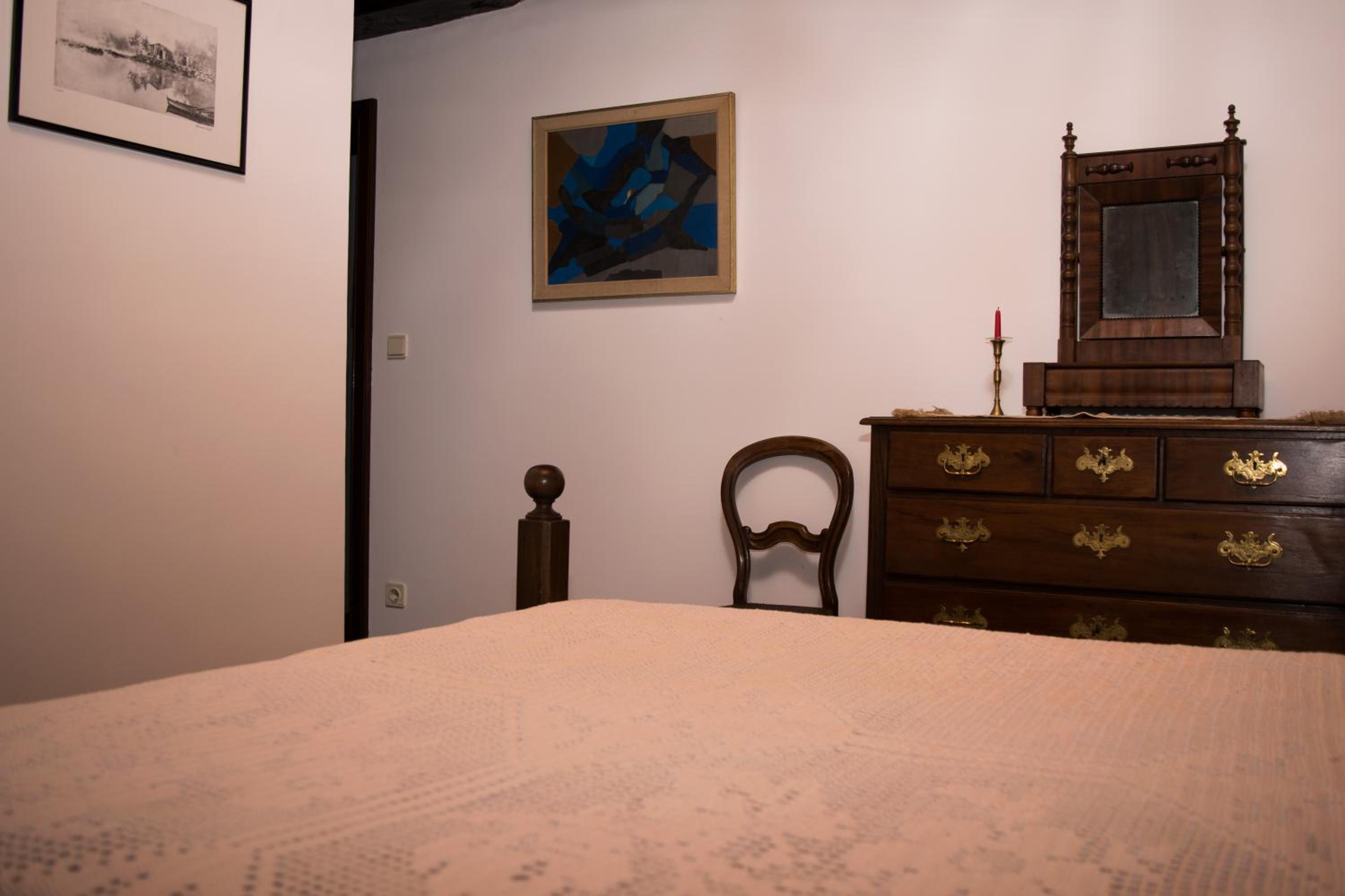 Double Room with Private Bathroom - Photo 2