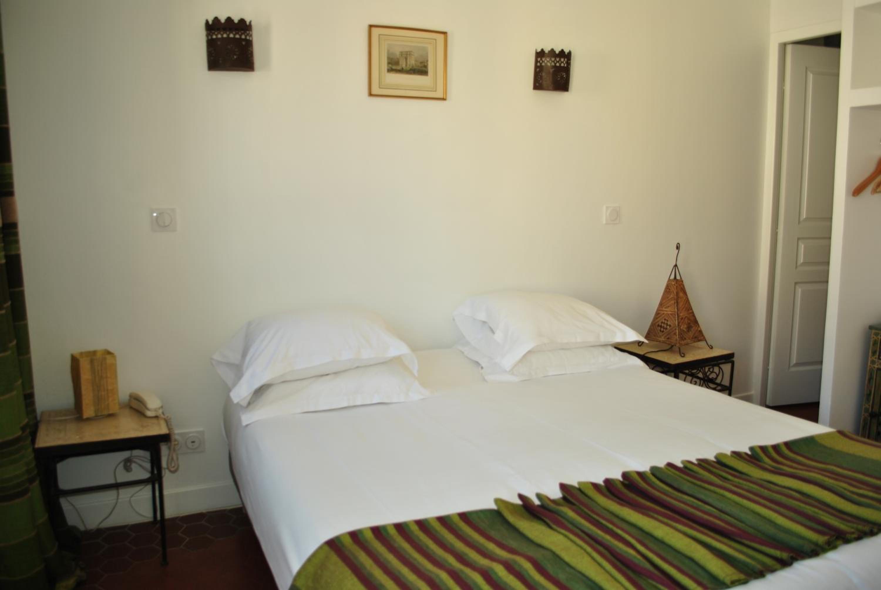 Standard Double Room - Photo 7