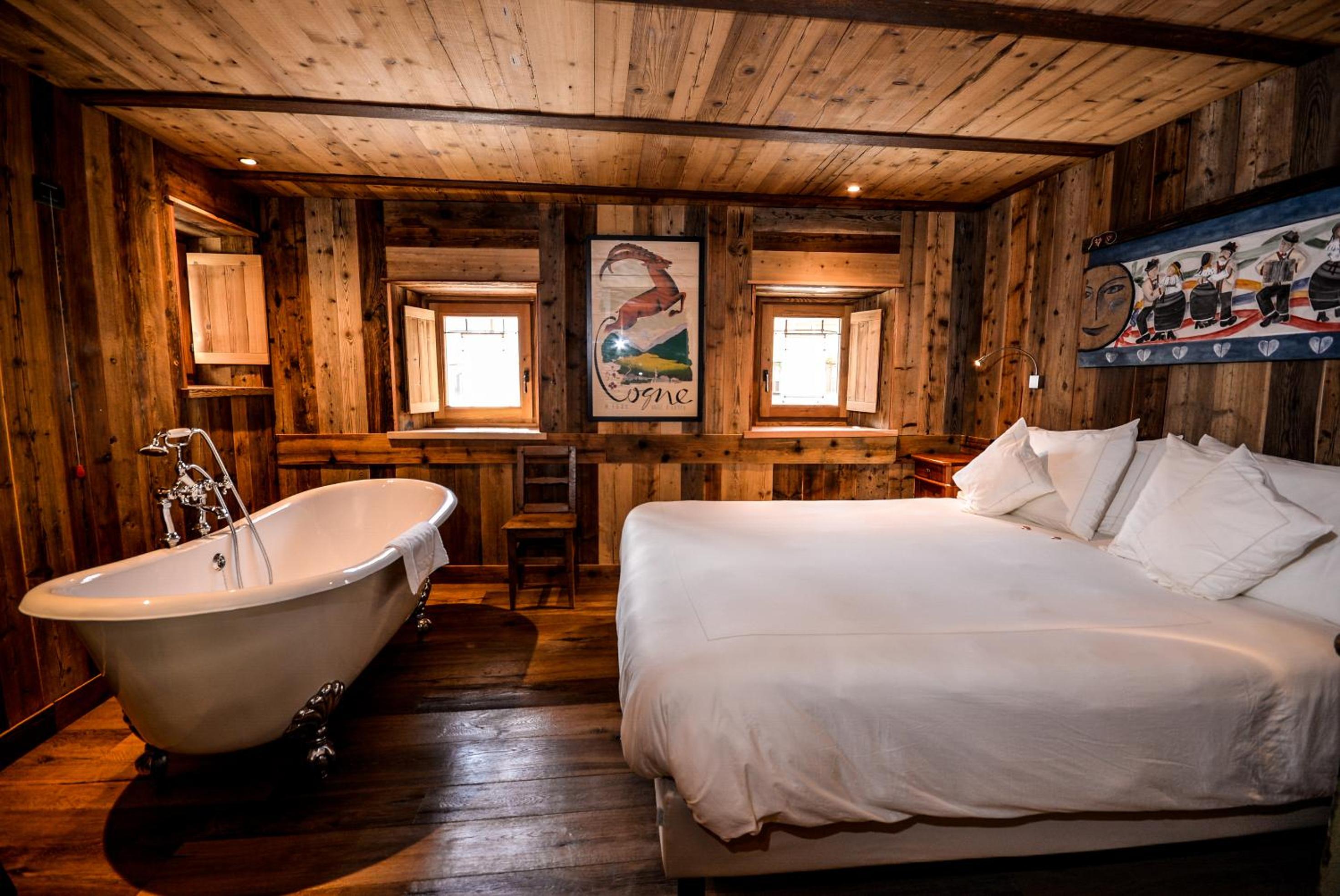 Deluxe Junior Suite - Photo 1
