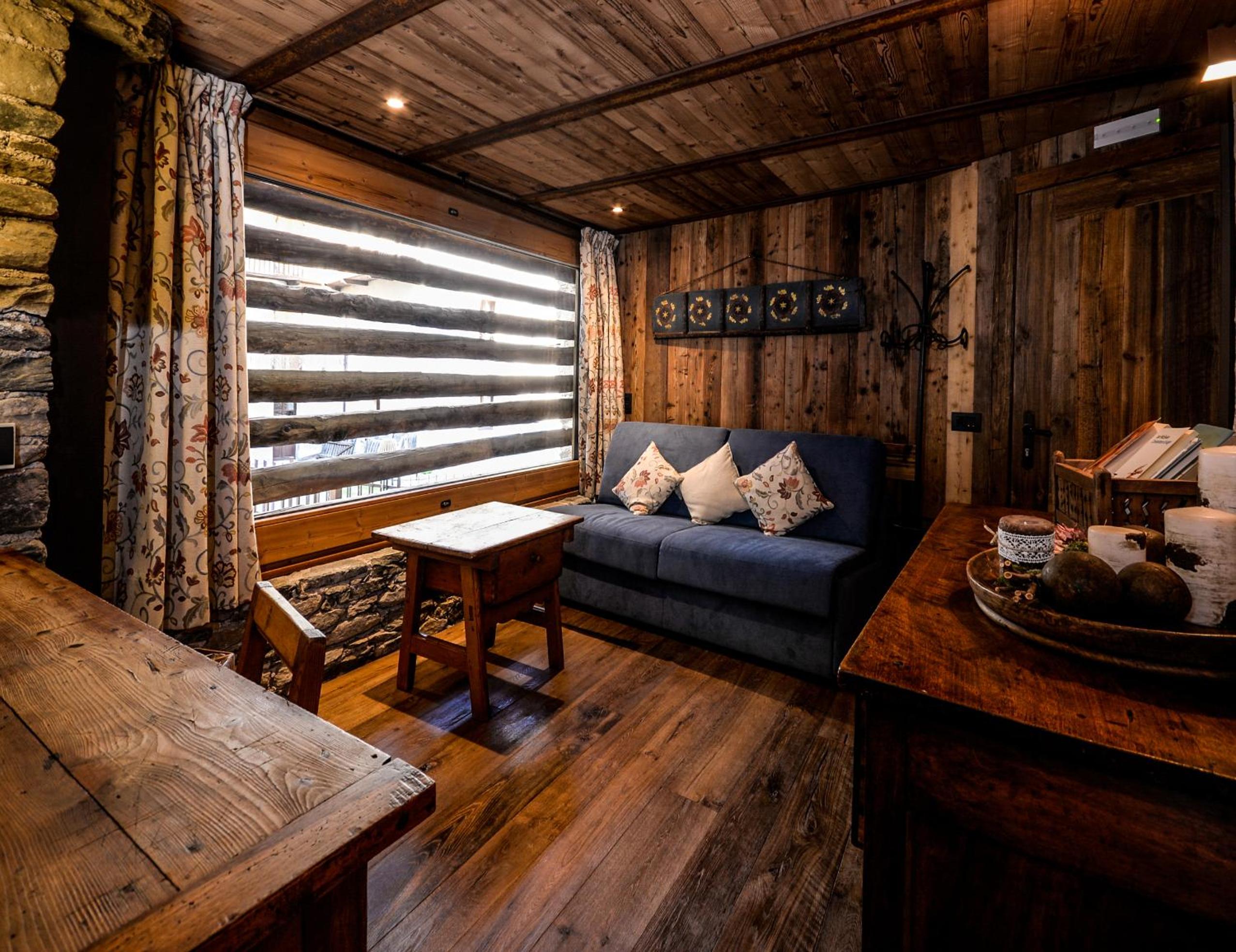 Deluxe Junior Suite - Photo 2