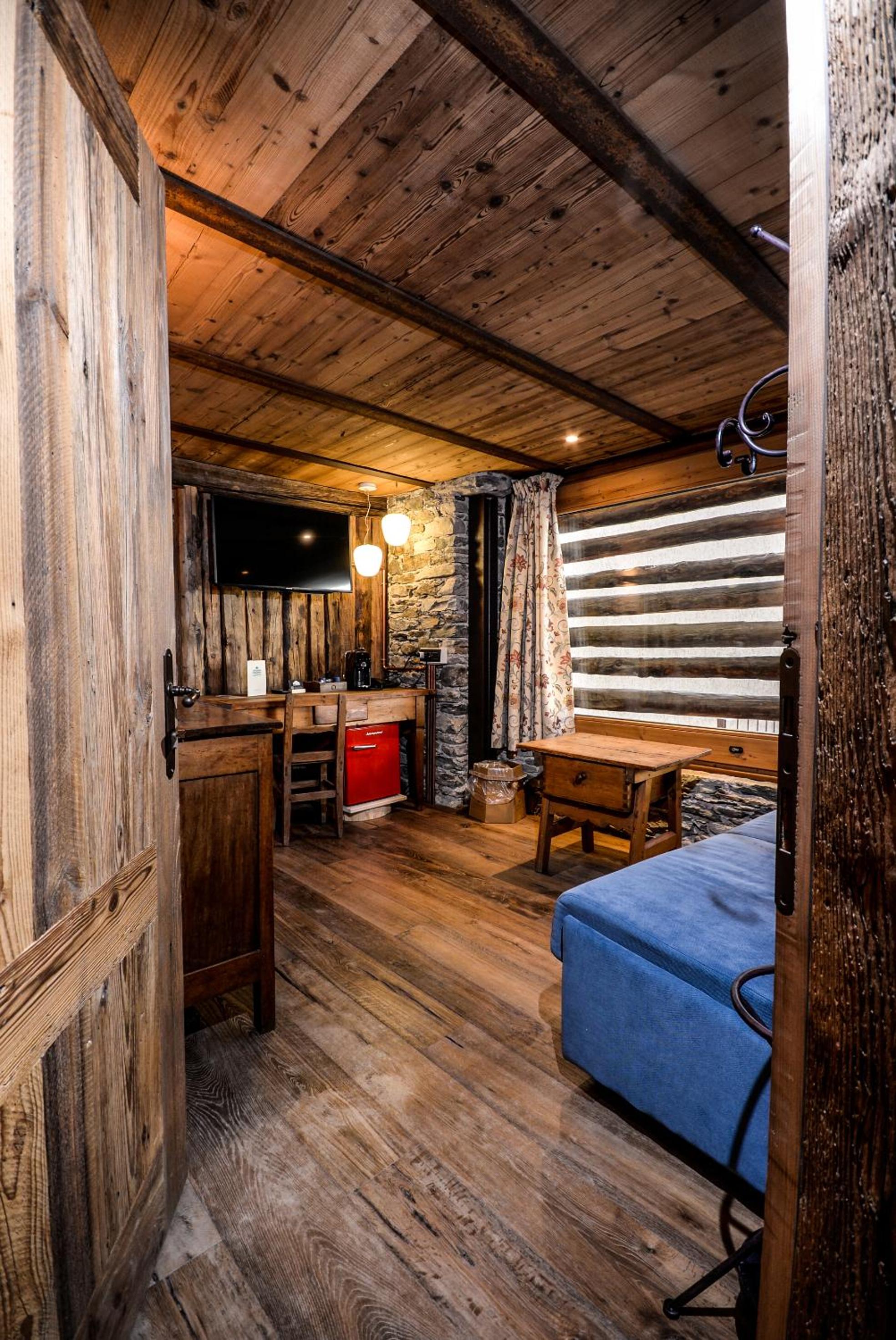 Deluxe Junior Suite - Photo 3
