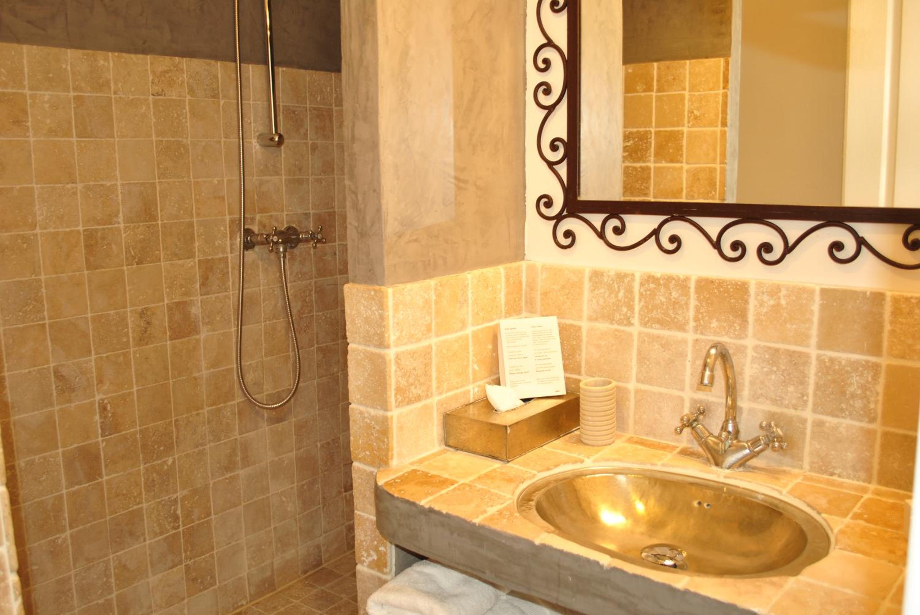 Standard Double Room - Photo 5