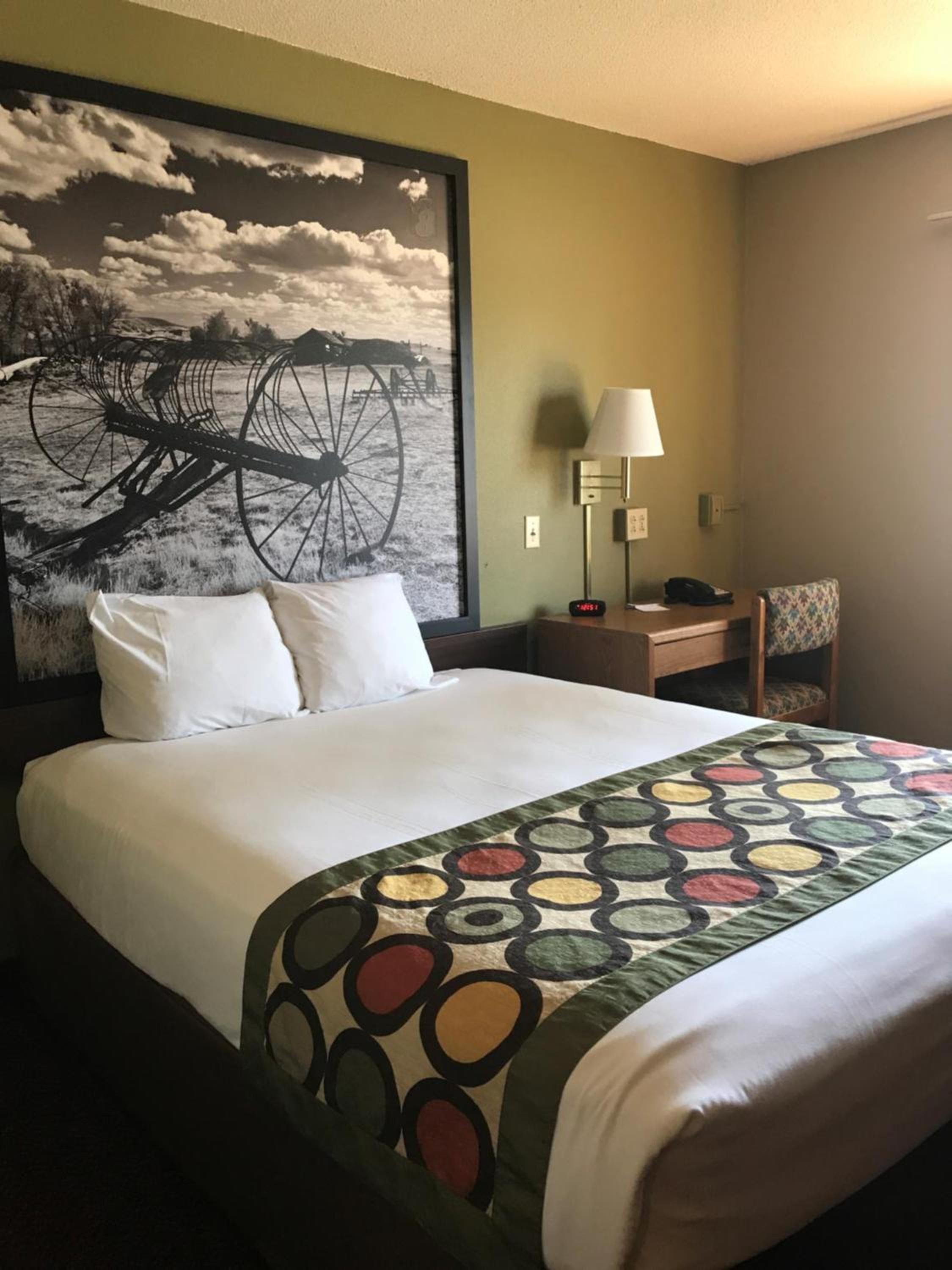 1 Queen Bed, Mobility Accessible Room, Bathtub w/ Grab Bars, Non-Smoking - Photo 1