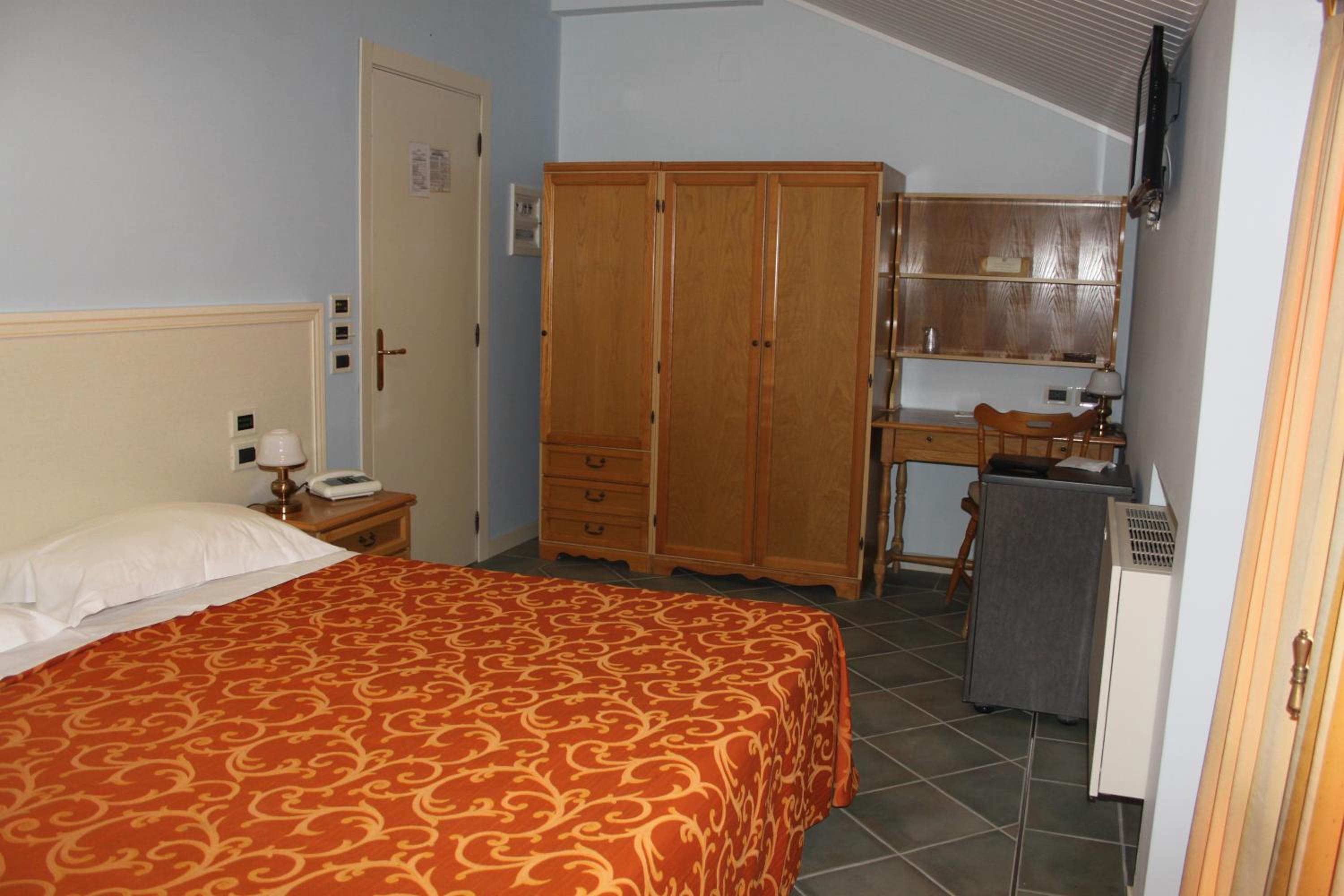 Double or Twin Room photo 3