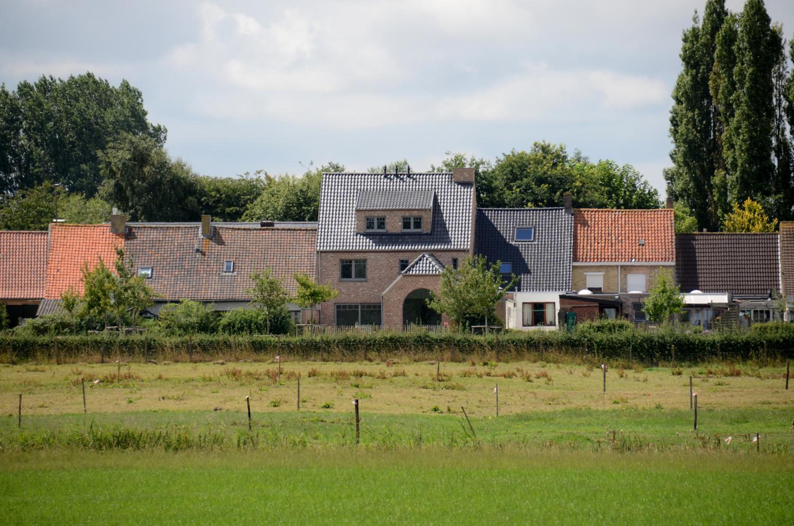 Seven-Bedroom House photo 2