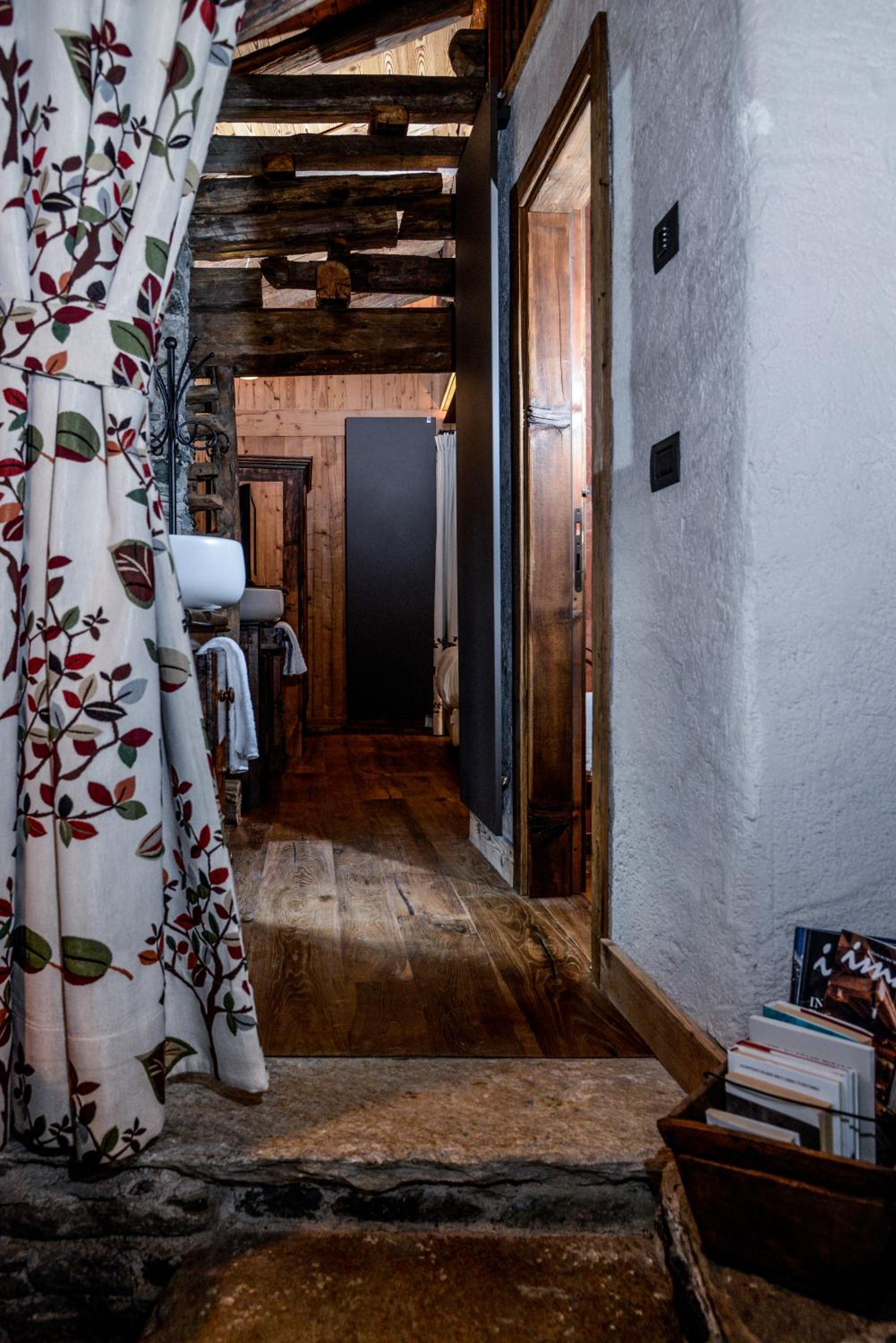 Junior Suite with Garden View - Photo 9