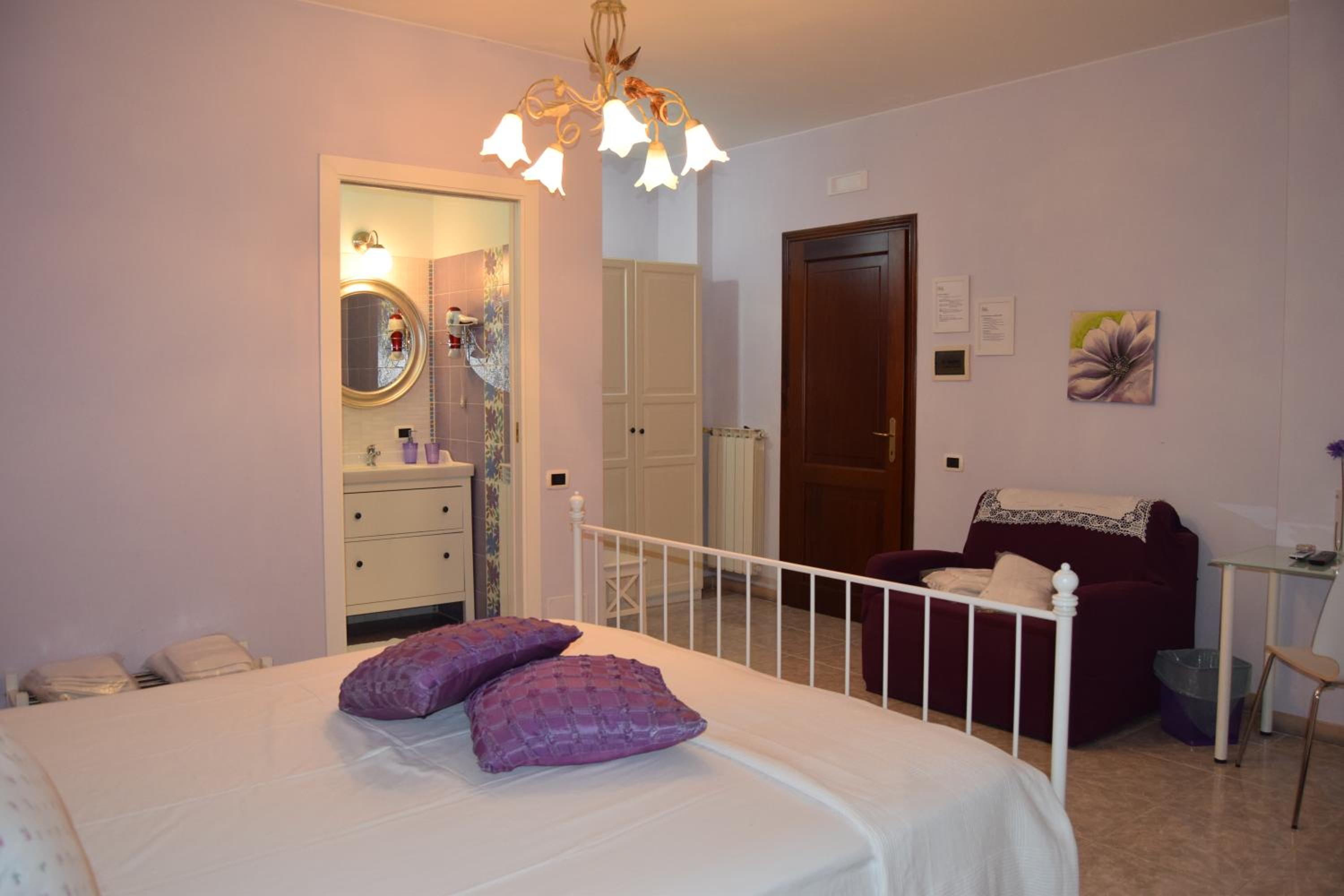 Quadruple Room with Private Bathroom - Photo 1