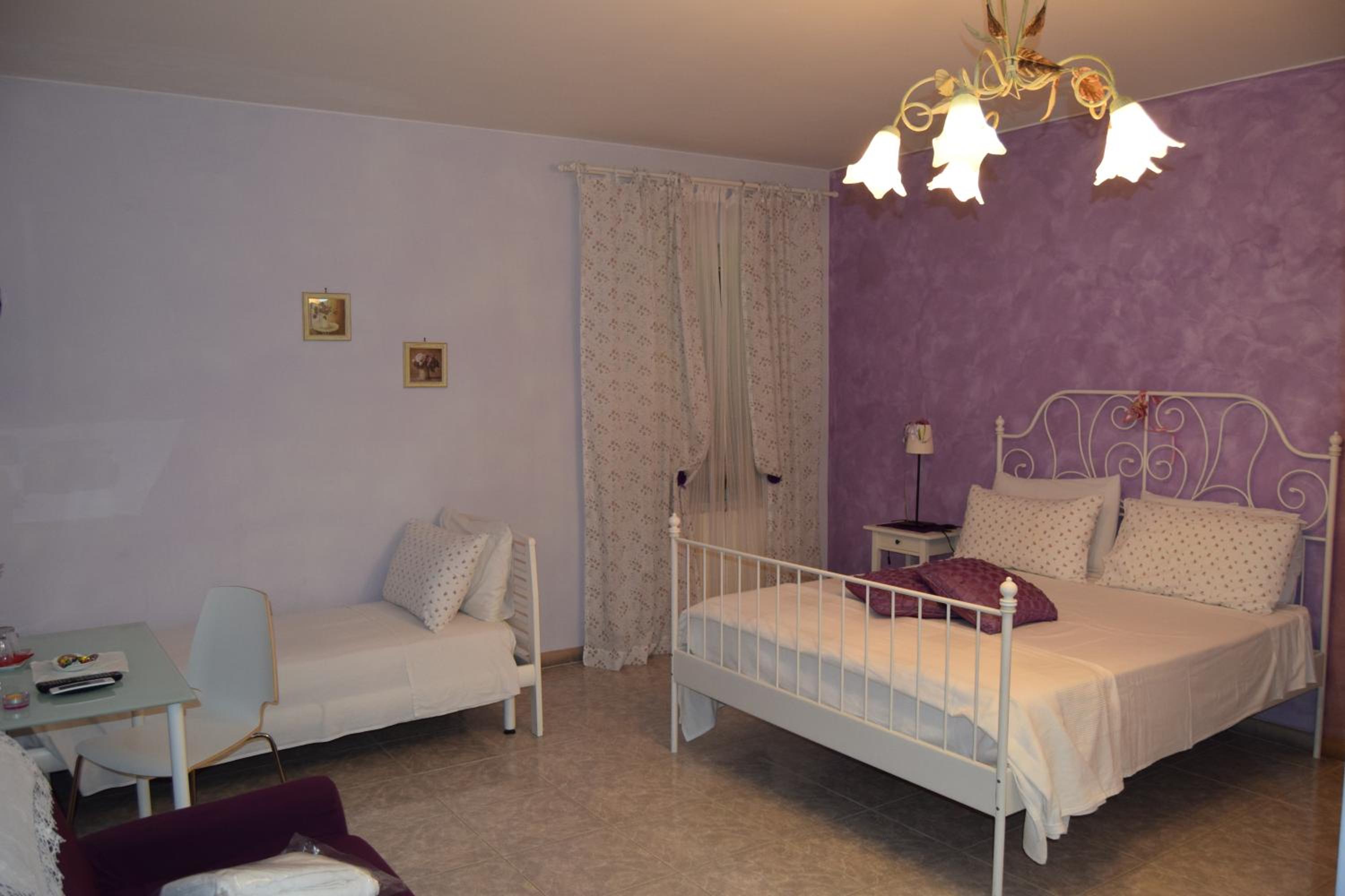 Quadruple Room with Private Bathroom - Photo 3