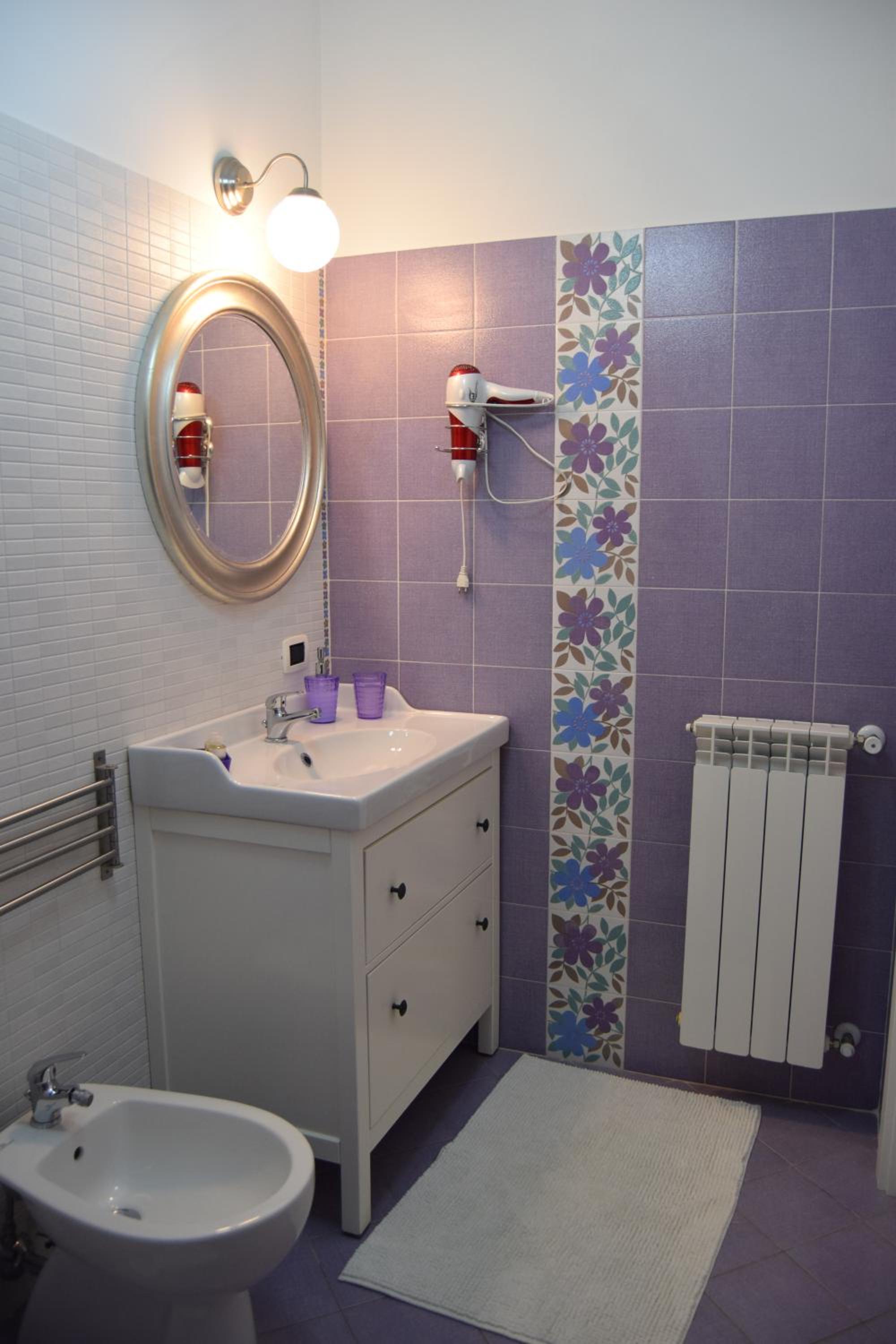 Quadruple Room with Private Bathroom - Photo 4