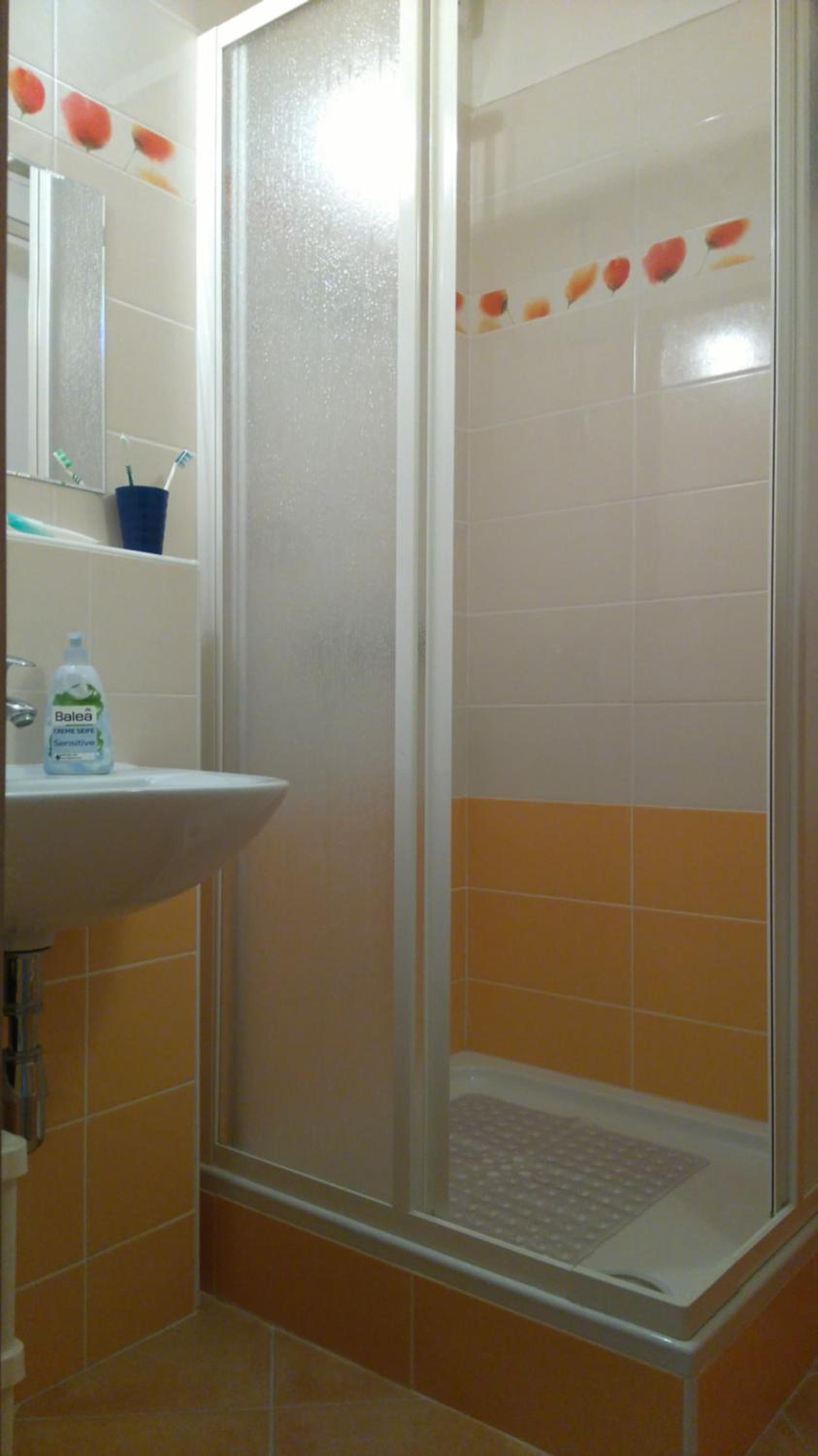 Apartment with Balcony - Photo 5