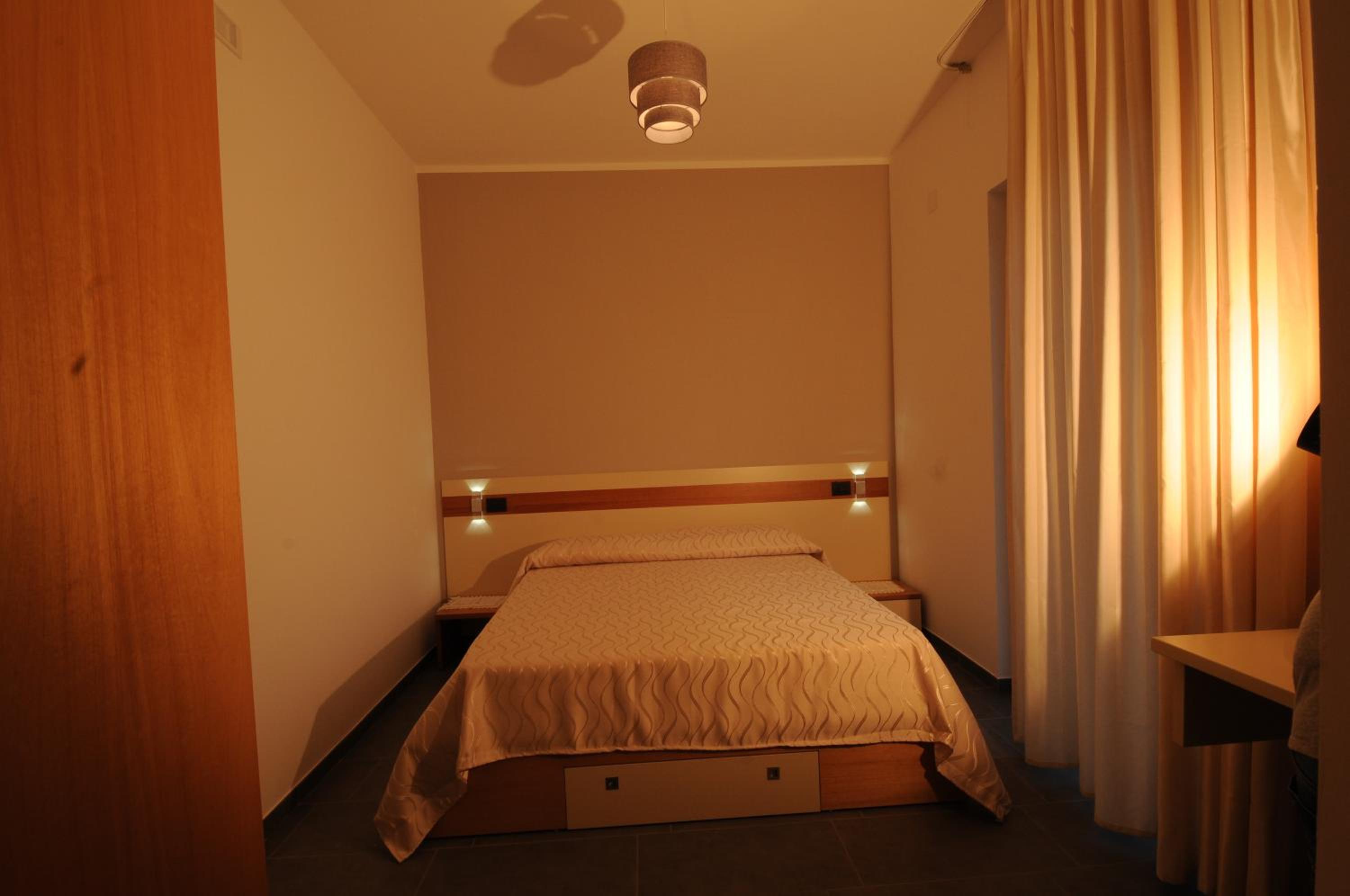 Deluxe Double Room with Balcony photo 3