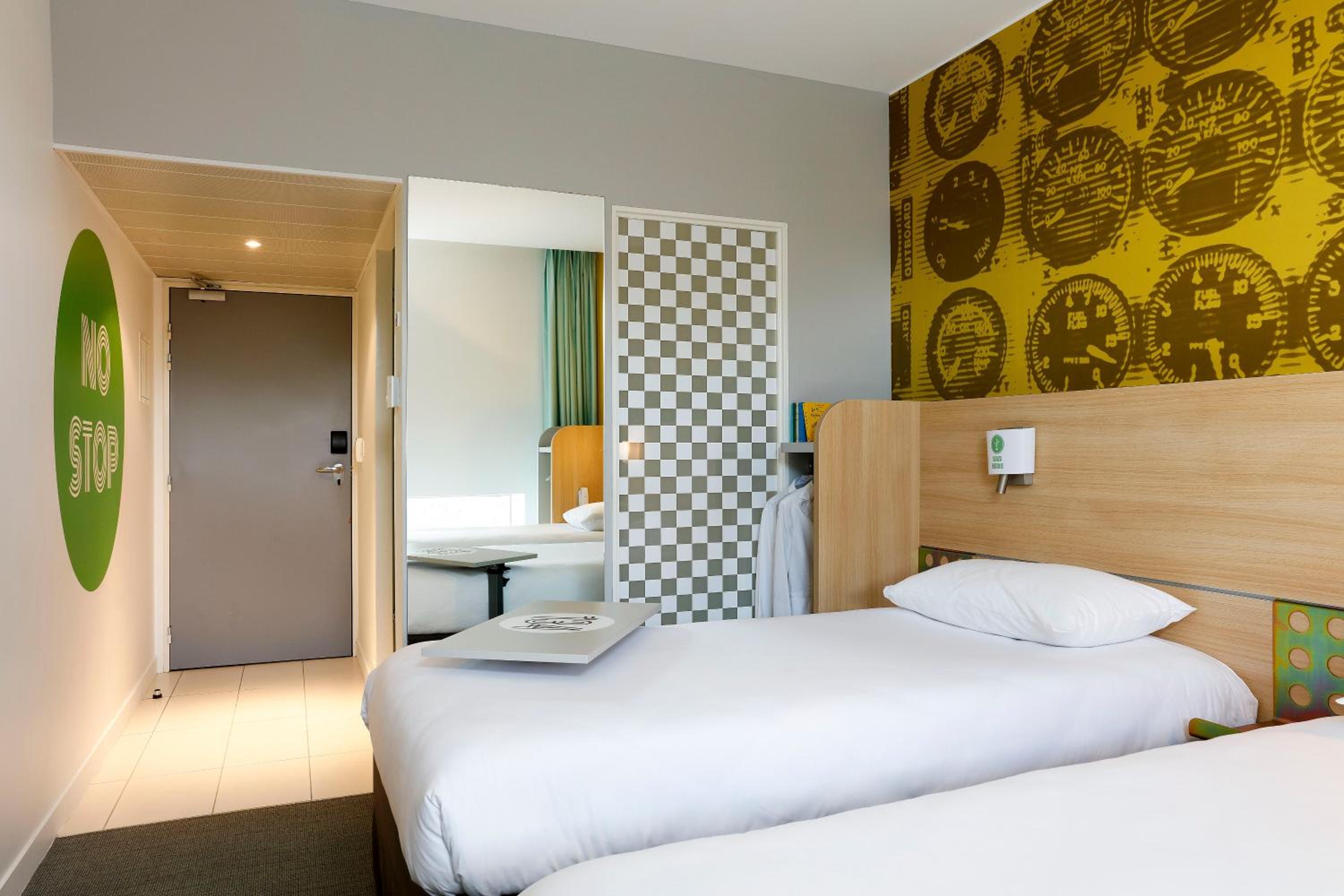 Standard Twin Room - Photo 1