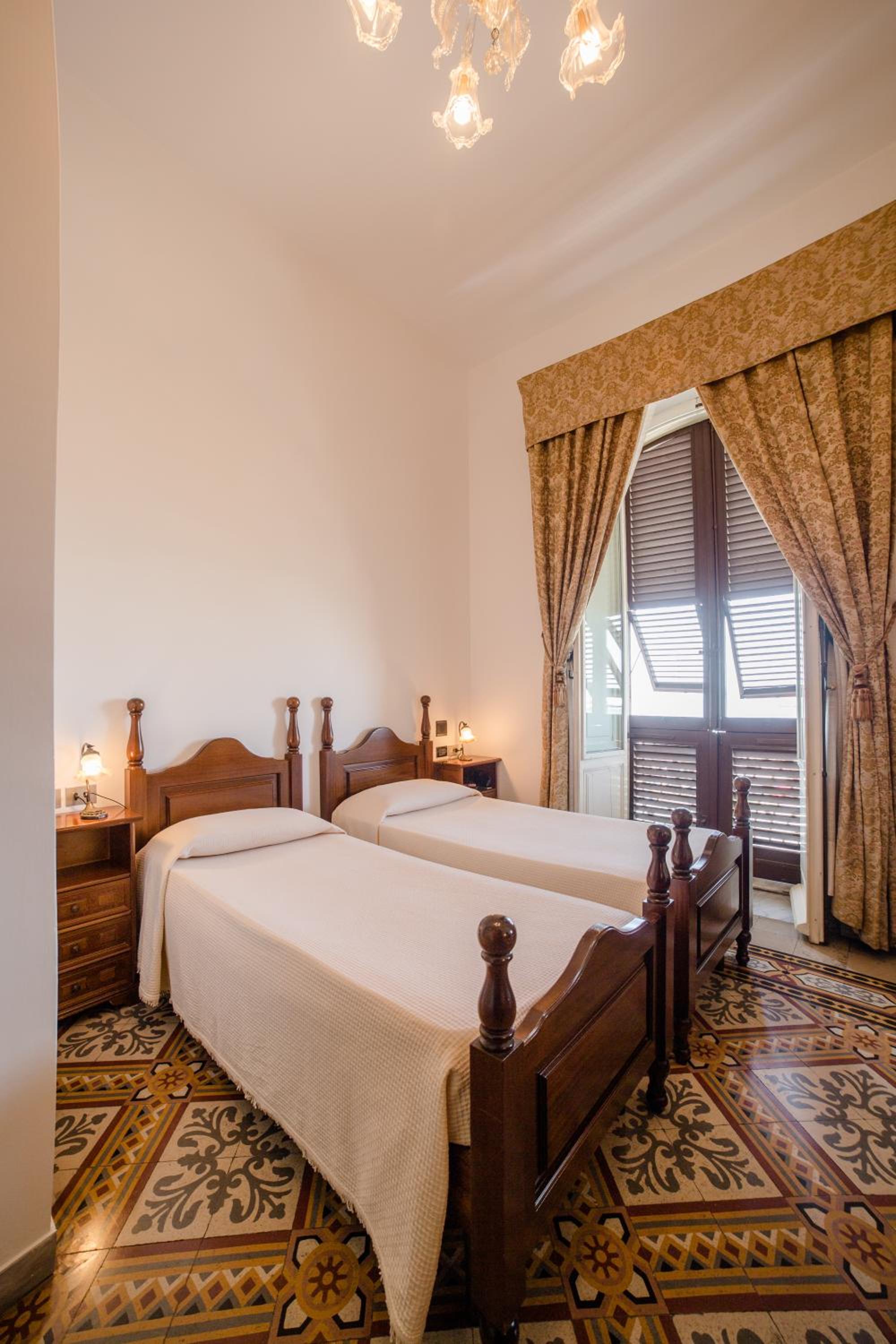 Twin Room with Balcony and Sea View photo 3
