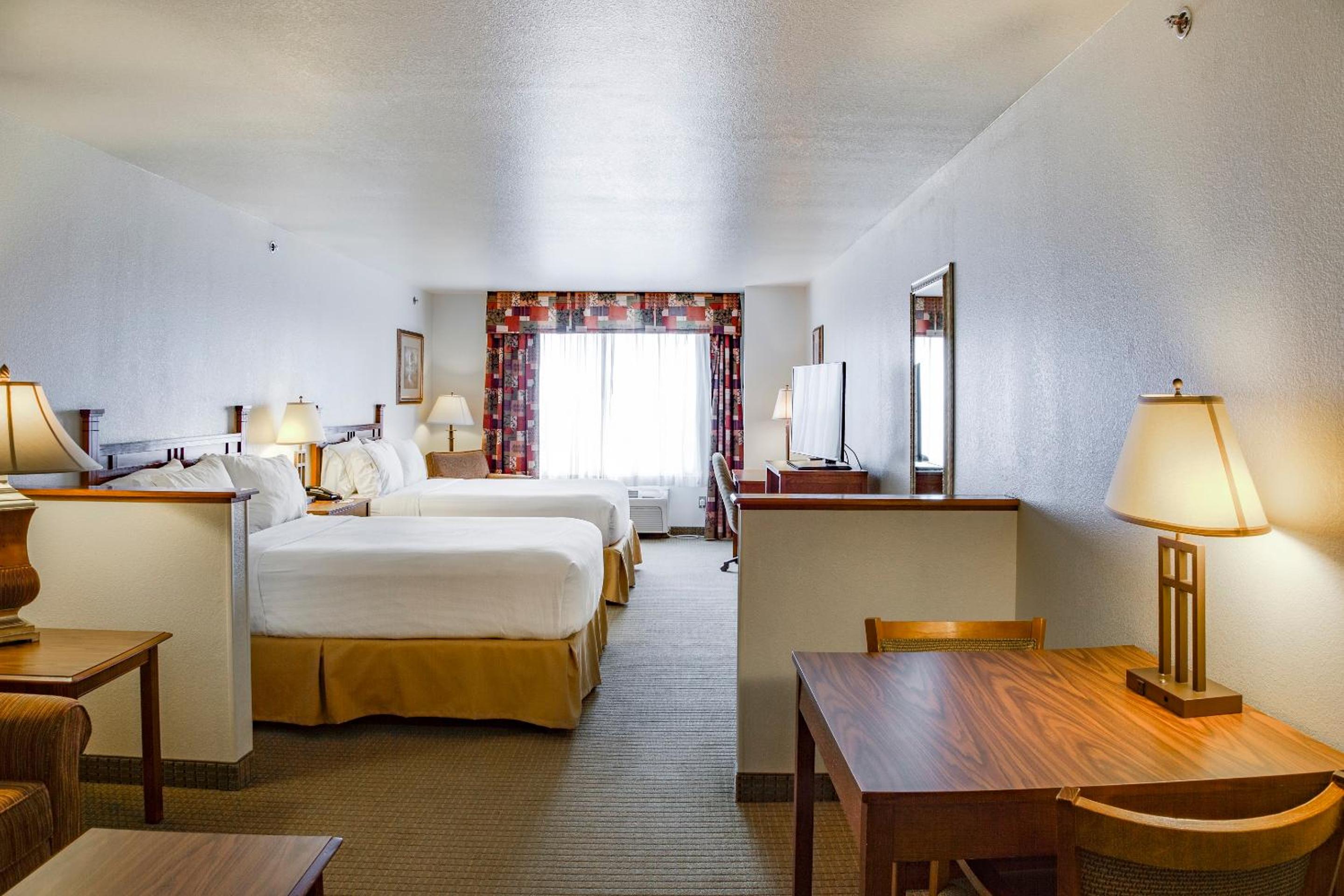 Double Suite with Two Double Beds - Non-Smoking